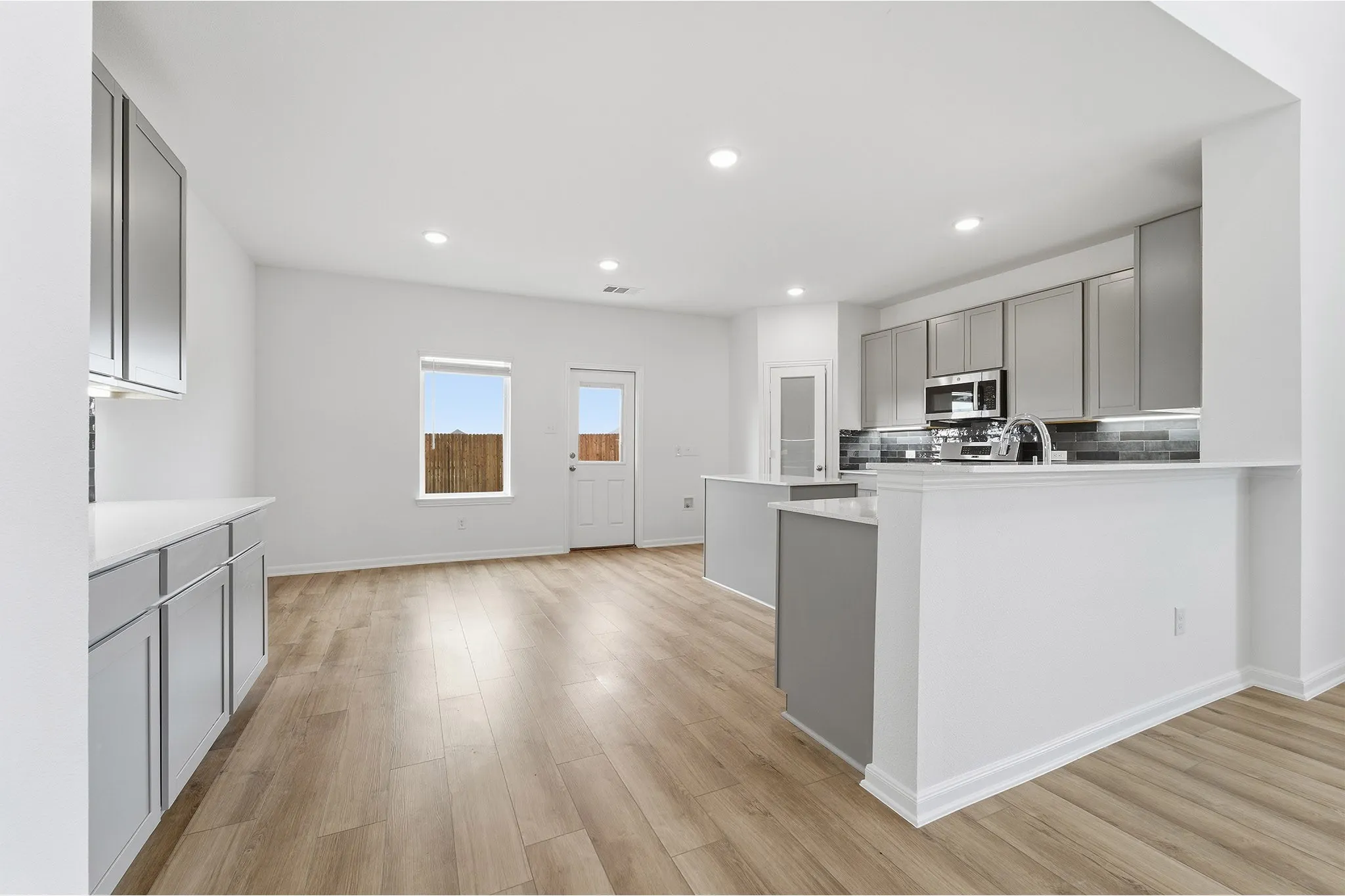 Single Family Residence For Sale in Ellis County , 367 Bronco Drive, Waxahachie, Texas 75165, 4 Bedroom, 3 Bathroom, 2 Garage spaces, 2,513 Sqft, built in 2025, New Construction - Complete, Price $441,189, mls#21163451, Real Estate Agent in Waxahachie, Homes For Sale in Ellis county, Homes For Sale in Waxahachie, Realtor in Waxahachie Texas, Real Estate Brokerage Independent Realty Texas, Luminita Cordes Realtor