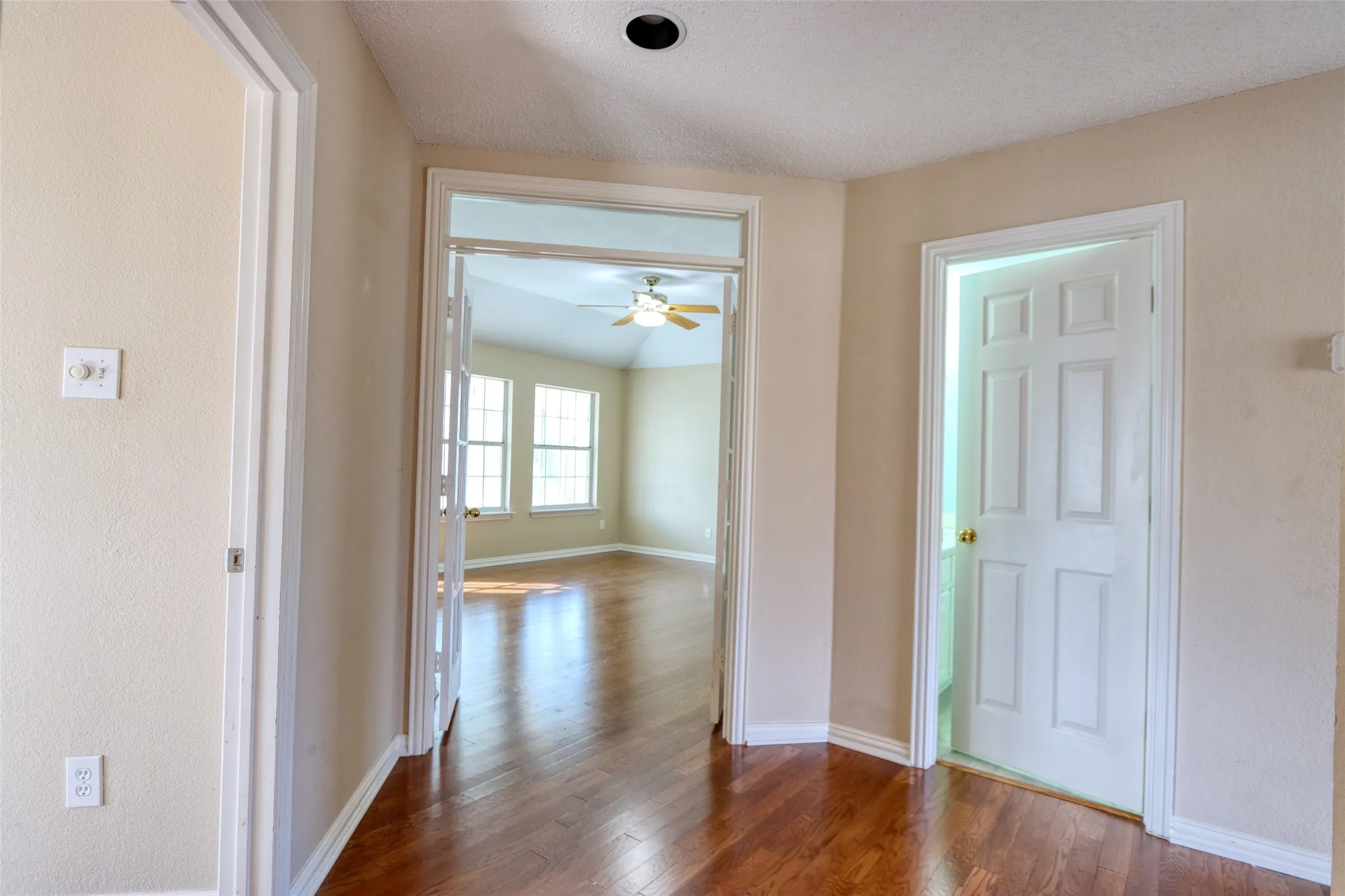 Single Family Residence For Sale in Dallas County , 6521 Lynch Lane, Garland, Texas 75044, 5 Bedroom, 4 Bathroom, 2 Garage spaces, 3,508 Sqft, built in 1993, mls#21163465, Real Estate Agent in Garland, Homes For Sale in Dallas county, Homes For Sale in Garland, Realtor in Garland Texas, Real Estate Brokerage Independent Realty Texas, Luminita Cordes Realtor
