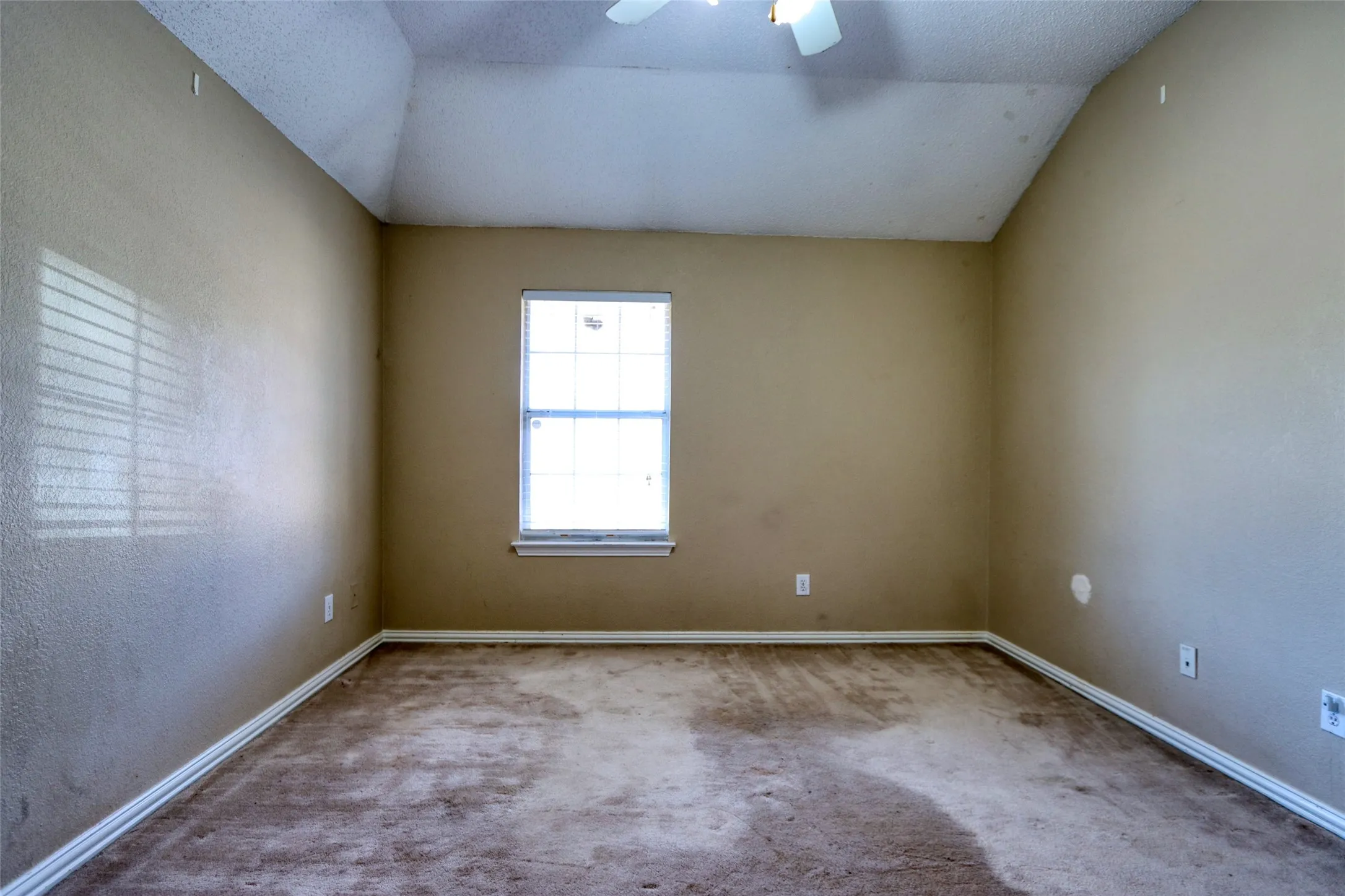 Single Family Residence For Sale in Dallas County , 6521 Lynch Lane, Garland, Texas 75044, 5 Bedroom, 4 Bathroom, 2 Garage spaces, 3,508 Sqft, built in 1993, mls#21163465, Real Estate Agent in Garland, Homes For Sale in Dallas county, Homes For Sale in Garland, Realtor in Garland Texas, Real Estate Brokerage Independent Realty Texas, Luminita Cordes Realtor