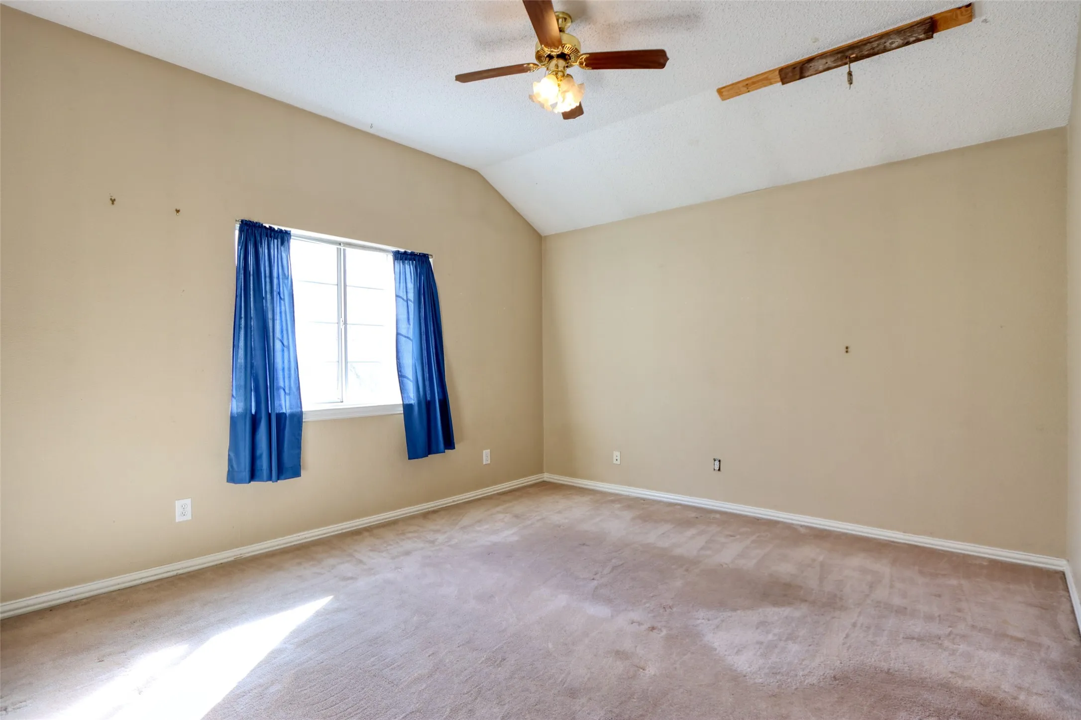Single Family Residence For Sale in Dallas County , 6521 Lynch Lane, Garland, Texas 75044, 5 Bedroom, 4 Bathroom, 2 Garage spaces, 3,508 Sqft, built in 1993, mls#21163465, Real Estate Agent in Garland, Homes For Sale in Dallas county, Homes For Sale in Garland, Realtor in Garland Texas, Real Estate Brokerage Independent Realty Texas, Luminita Cordes Realtor
