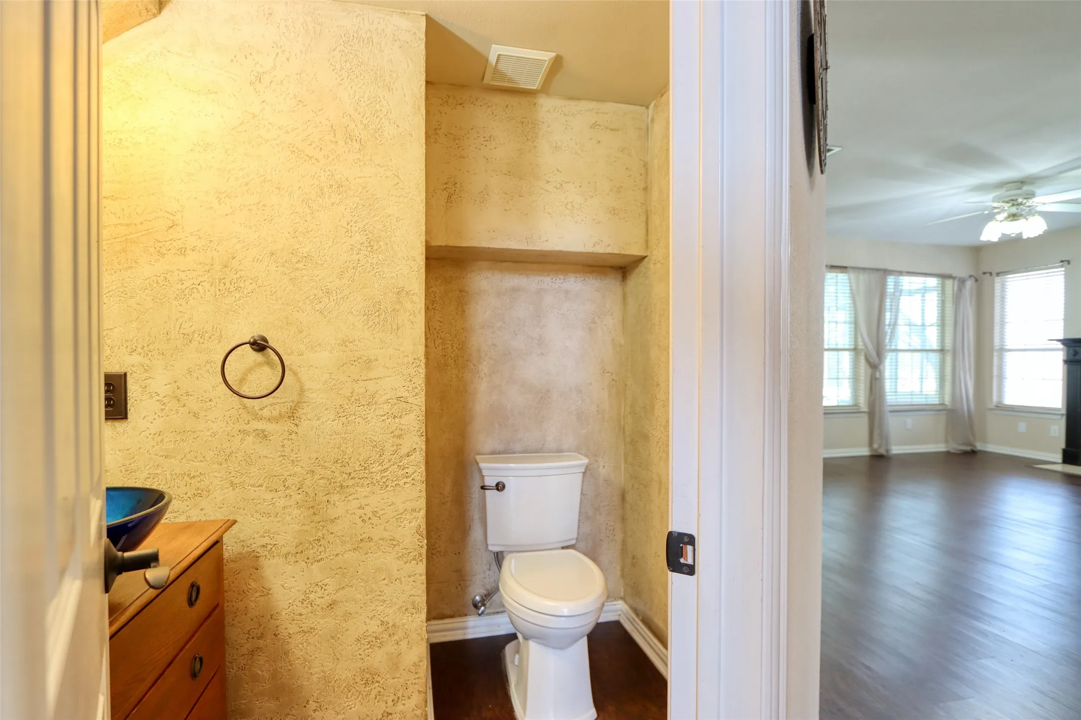 Single Family Residence For Sale in Dallas County , 6521 Lynch Lane, Garland, Texas 75044, 5 Bedroom, 4 Bathroom, 2 Garage spaces, 3,508 Sqft, built in 1993, mls#21163465, Real Estate Agent in Garland, Homes For Sale in Dallas county, Homes For Sale in Garland, Realtor in Garland Texas, Real Estate Brokerage Independent Realty Texas, Luminita Cordes Realtor