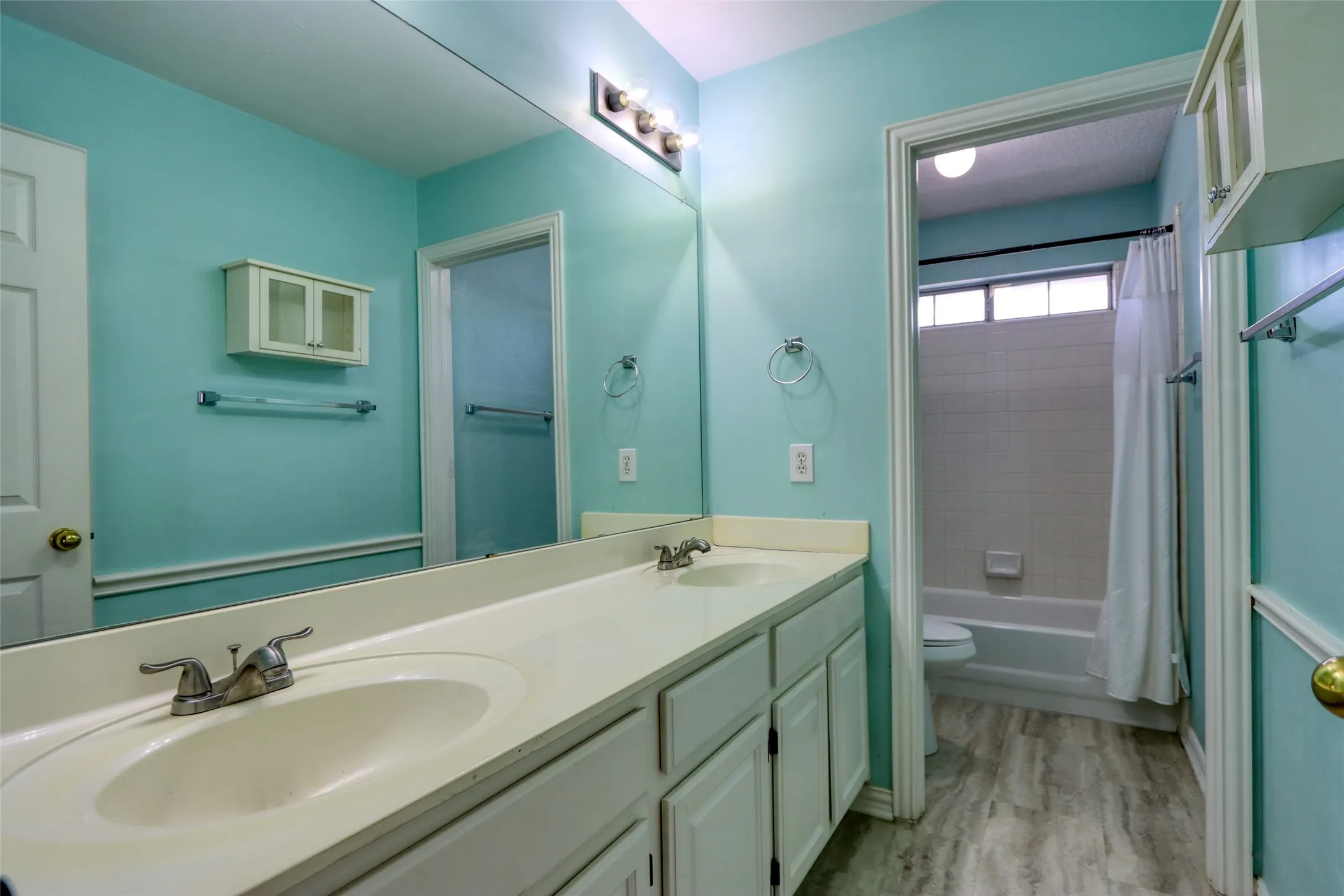 Single Family Residence For Sale in Dallas County , 6521 Lynch Lane, Garland, Texas 75044, 5 Bedroom, 4 Bathroom, 2 Garage spaces, 3,508 Sqft, built in 1993, mls#21163465, Real Estate Agent in Garland, Homes For Sale in Dallas county, Homes For Sale in Garland, Realtor in Garland Texas, Real Estate Brokerage Independent Realty Texas, Luminita Cordes Realtor