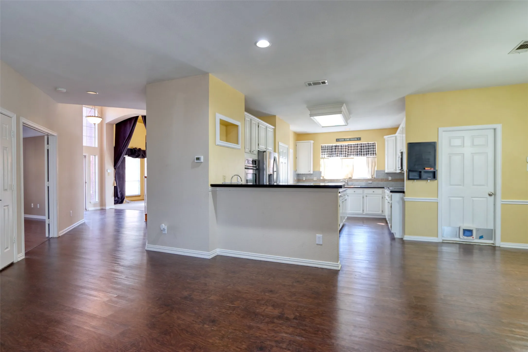 Single Family Residence For Sale in Dallas County , 6521 Lynch Lane, Garland, Texas 75044, 5 Bedroom, 4 Bathroom, 2 Garage spaces, 3,508 Sqft, built in 1993, mls#21163465, Real Estate Agent in Garland, Homes For Sale in Dallas county, Homes For Sale in Garland, Realtor in Garland Texas, Real Estate Brokerage Independent Realty Texas, Luminita Cordes Realtor