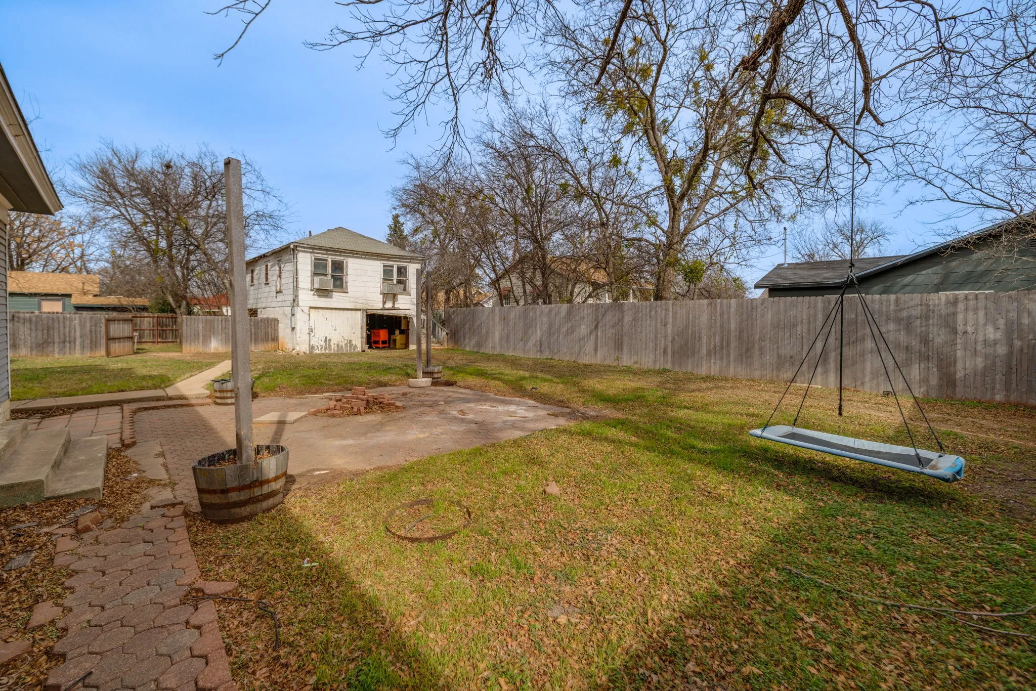 Single Family Residence For Sale in Coleman County , 720 W Pecan Street, Coleman, Texas 76834, 4 Bedroom, 2 Bathroom, Garage spaces, 2,736 Sqft, built in 1940, Preowned, mls#21161552, Real Estate Agent in Coleman, Homes For Sale in Coleman county, Homes For Sale in Coleman, Realtor in Coleman Texas, Real Estate Brokerage Independent Realty Texas, Luminita Cordes Realtor