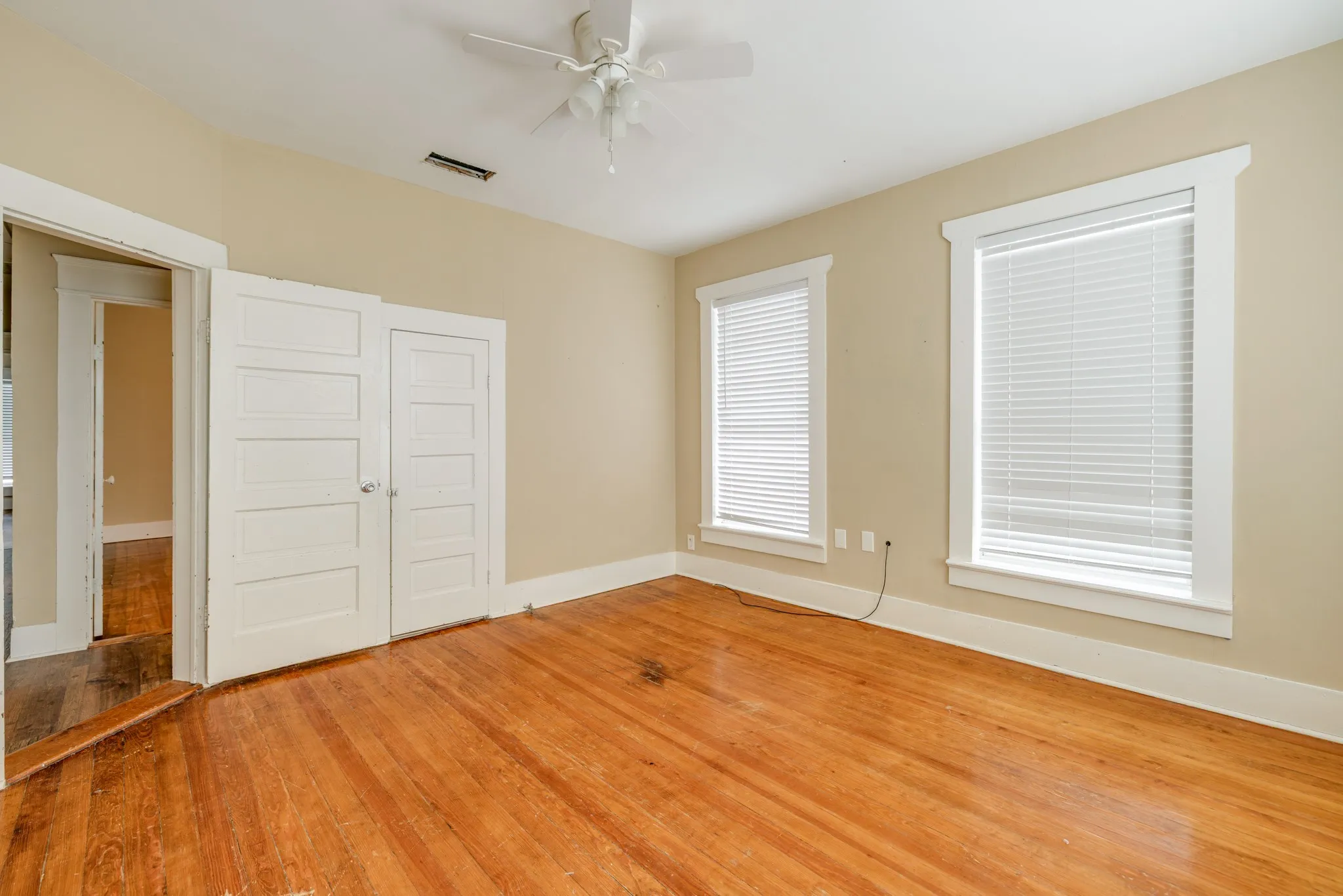 Single Family Residence For Sale in Coleman County , 720 W Pecan Street, Coleman, Texas 76834, 4 Bedroom, 2 Bathroom, Garage spaces, 2,736 Sqft, built in 1940, Preowned, mls#21161552, Real Estate Agent in Coleman, Homes For Sale in Coleman county, Homes For Sale in Coleman, Realtor in Coleman Texas, Real Estate Brokerage Independent Realty Texas, Luminita Cordes Realtor