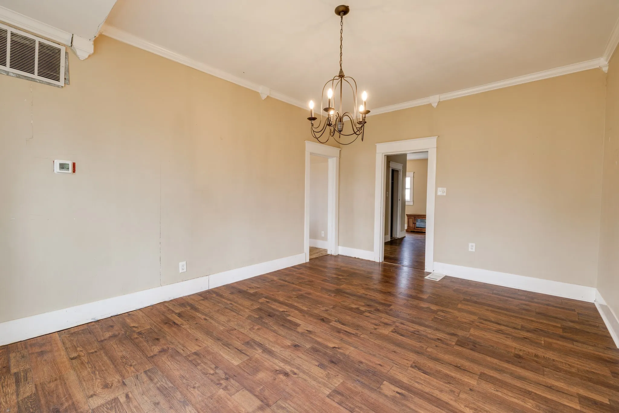 Single Family Residence For Sale in Coleman County , 720 W Pecan Street, Coleman, Texas 76834, 4 Bedroom, 2 Bathroom, Garage spaces, 2,736 Sqft, built in 1940, Preowned, mls#21161552, Real Estate Agent in Coleman, Homes For Sale in Coleman county, Homes For Sale in Coleman, Realtor in Coleman Texas, Real Estate Brokerage Independent Realty Texas, Luminita Cordes Realtor