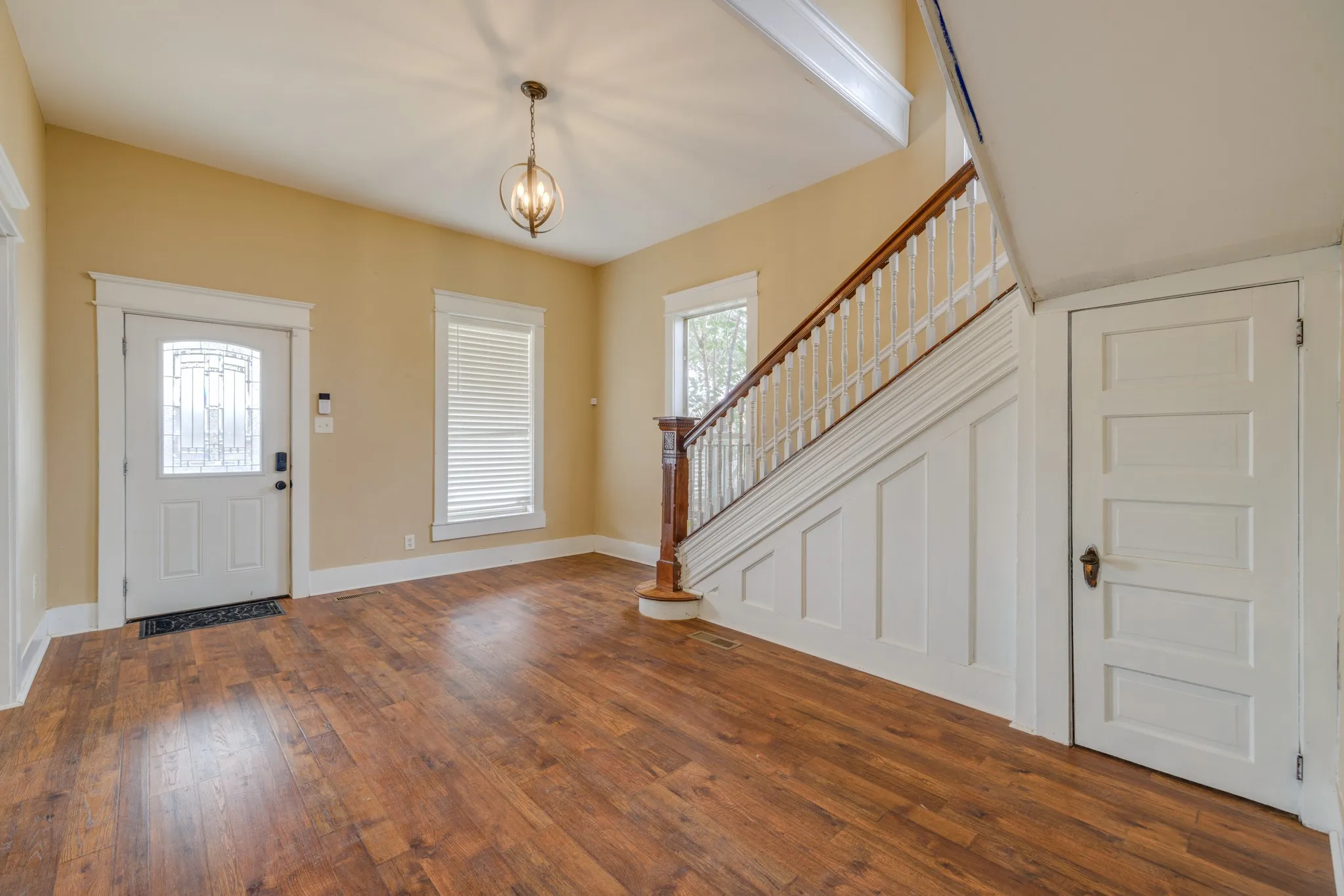 Single Family Residence For Sale in Coleman County , 720 W Pecan Street, Coleman, Texas 76834, 4 Bedroom, 2 Bathroom, Garage spaces, 2,736 Sqft, built in 1940, Preowned, mls#21161552, Real Estate Agent in Coleman, Homes For Sale in Coleman county, Homes For Sale in Coleman, Realtor in Coleman Texas, Real Estate Brokerage Independent Realty Texas, Luminita Cordes Realtor