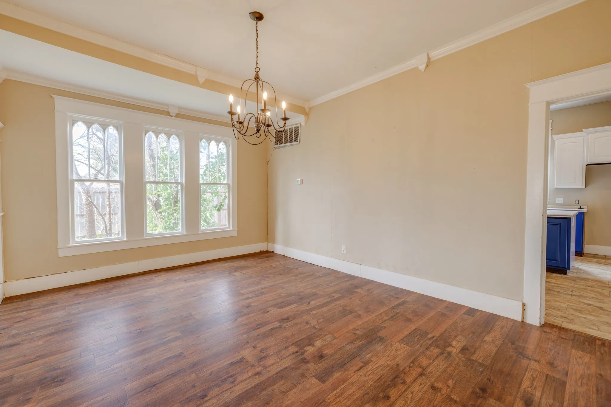 Single Family Residence For Sale in Coleman County , 720 W Pecan Street, Coleman, Texas 76834, 4 Bedroom, 2 Bathroom, Garage spaces, 2,736 Sqft, built in 1940, Preowned, mls#21161552, Real Estate Agent in Coleman, Homes For Sale in Coleman county, Homes For Sale in Coleman, Realtor in Coleman Texas, Real Estate Brokerage Independent Realty Texas, Luminita Cordes Realtor
