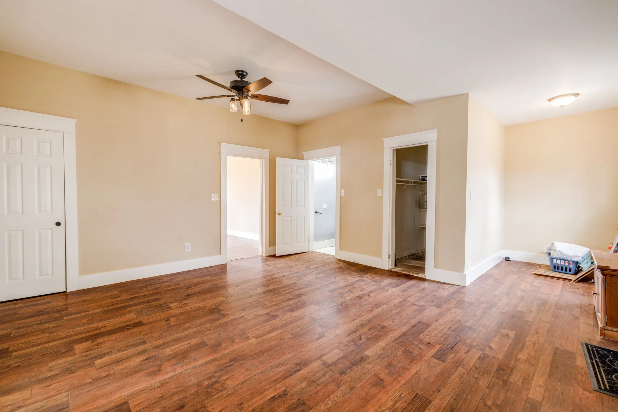 Single Family Residence For Sale in Coleman County , 720 W Pecan Street, Coleman, Texas 76834, 4 Bedroom, 2 Bathroom, Garage spaces, 2,736 Sqft, built in 1940, Preowned, mls#21161552, Real Estate Agent in Coleman, Homes For Sale in Coleman county, Homes For Sale in Coleman, Realtor in Coleman Texas, Real Estate Brokerage Independent Realty Texas, Luminita Cordes Realtor