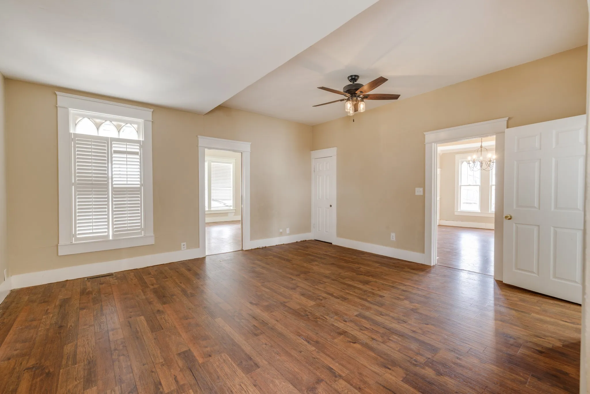 Single Family Residence For Sale in Coleman County , 720 W Pecan Street, Coleman, Texas 76834, 4 Bedroom, 2 Bathroom, Garage spaces, 2,736 Sqft, built in 1940, Preowned, mls#21161552, Real Estate Agent in Coleman, Homes For Sale in Coleman county, Homes For Sale in Coleman, Realtor in Coleman Texas, Real Estate Brokerage Independent Realty Texas, Luminita Cordes Realtor