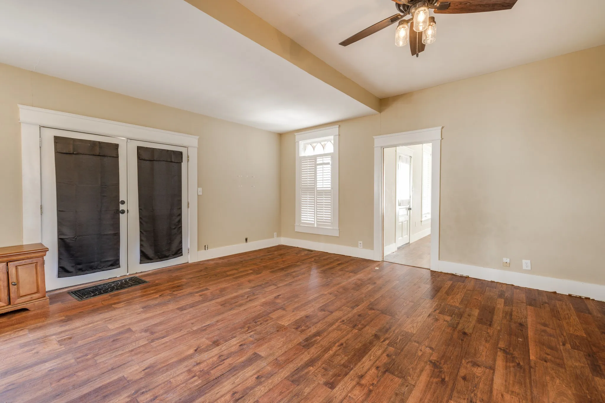 Single Family Residence For Sale in Coleman County , 720 W Pecan Street, Coleman, Texas 76834, 4 Bedroom, 2 Bathroom, Garage spaces, 2,736 Sqft, built in 1940, Preowned, mls#21161552, Real Estate Agent in Coleman, Homes For Sale in Coleman county, Homes For Sale in Coleman, Realtor in Coleman Texas, Real Estate Brokerage Independent Realty Texas, Luminita Cordes Realtor