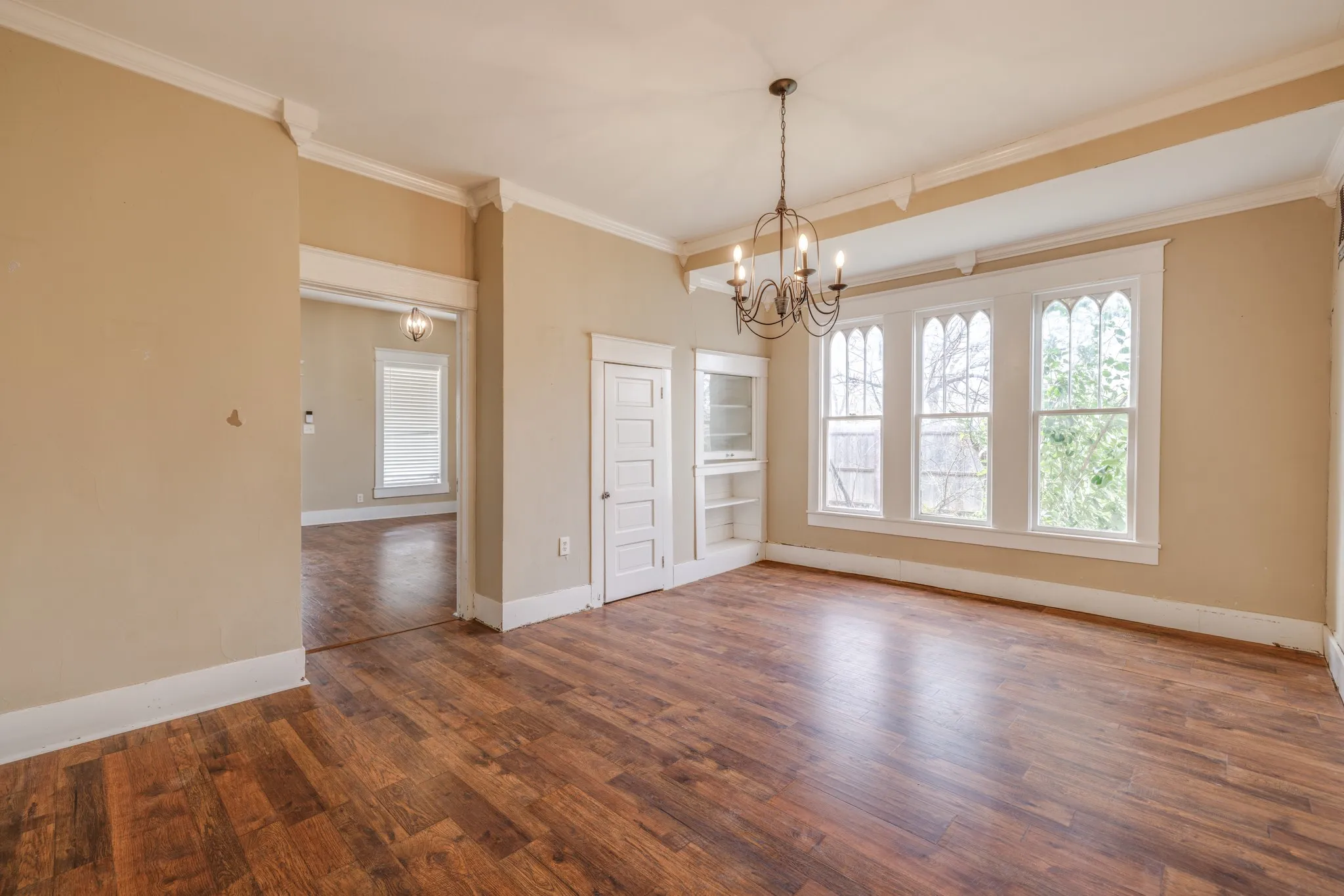 Single Family Residence For Sale in Coleman County , 720 W Pecan Street, Coleman, Texas 76834, 4 Bedroom, 2 Bathroom, Garage spaces, 2,736 Sqft, built in 1940, Preowned, mls#21161552, Real Estate Agent in Coleman, Homes For Sale in Coleman county, Homes For Sale in Coleman, Realtor in Coleman Texas, Real Estate Brokerage Independent Realty Texas, Luminita Cordes Realtor