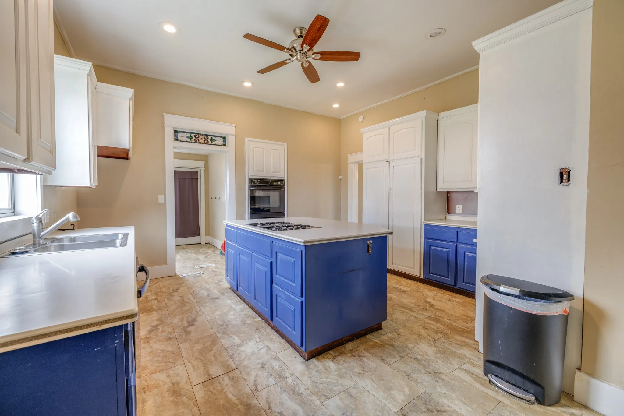 Single Family Residence For Sale in Coleman County , 720 W Pecan Street, Coleman, Texas 76834, 4 Bedroom, 2 Bathroom, Garage spaces, 2,736 Sqft, built in 1940, Preowned, mls#21161552, Real Estate Agent in Coleman, Homes For Sale in Coleman county, Homes For Sale in Coleman, Realtor in Coleman Texas, Real Estate Brokerage Independent Realty Texas, Luminita Cordes Realtor