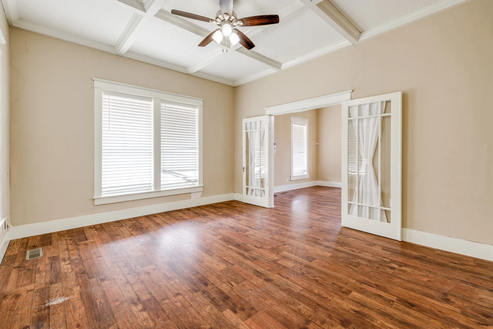 Single Family Residence For Sale in Coleman County , 720 W Pecan Street, Coleman, Texas 76834, 4 Bedroom, 2 Bathroom, Garage spaces, 2,736 Sqft, built in 1940, Preowned, mls#21161552, Real Estate Agent in Coleman, Homes For Sale in Coleman county, Homes For Sale in Coleman, Realtor in Coleman Texas, Real Estate Brokerage Independent Realty Texas, Luminita Cordes Realtor