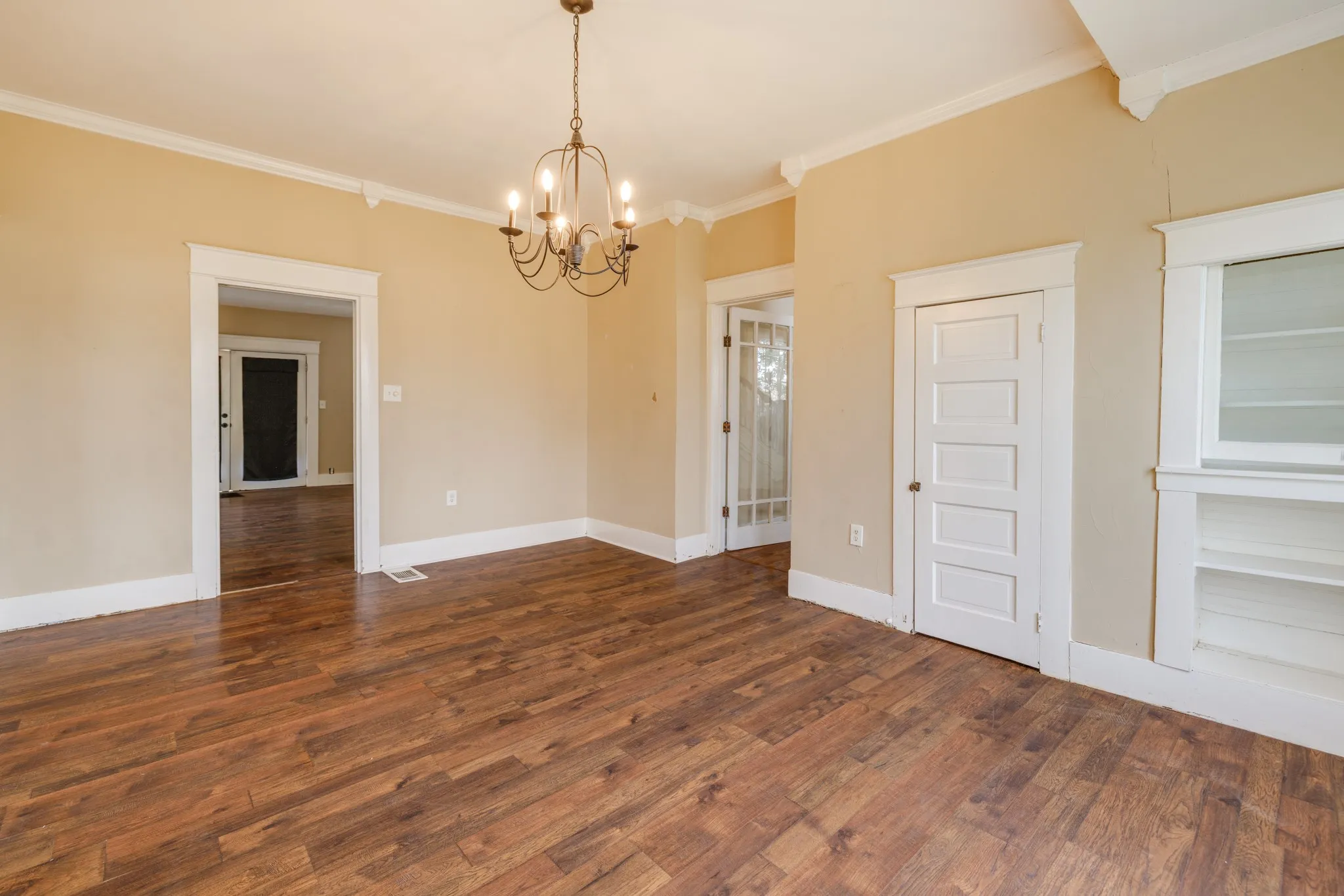 Single Family Residence For Sale in Coleman County , 720 W Pecan Street, Coleman, Texas 76834, 4 Bedroom, 2 Bathroom, Garage spaces, 2,736 Sqft, built in 1940, Preowned, mls#21161552, Real Estate Agent in Coleman, Homes For Sale in Coleman county, Homes For Sale in Coleman, Realtor in Coleman Texas, Real Estate Brokerage Independent Realty Texas, Luminita Cordes Realtor