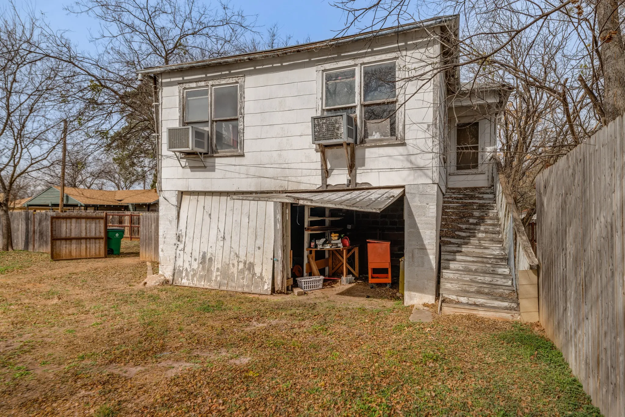 Single Family Residence For Sale in Coleman County , 720 W Pecan Street, Coleman, Texas 76834, 4 Bedroom, 2 Bathroom, Garage spaces, 2,736 Sqft, built in 1940, Preowned, mls#21161552, Real Estate Agent in Coleman, Homes For Sale in Coleman county, Homes For Sale in Coleman, Realtor in Coleman Texas, Real Estate Brokerage Independent Realty Texas, Luminita Cordes Realtor