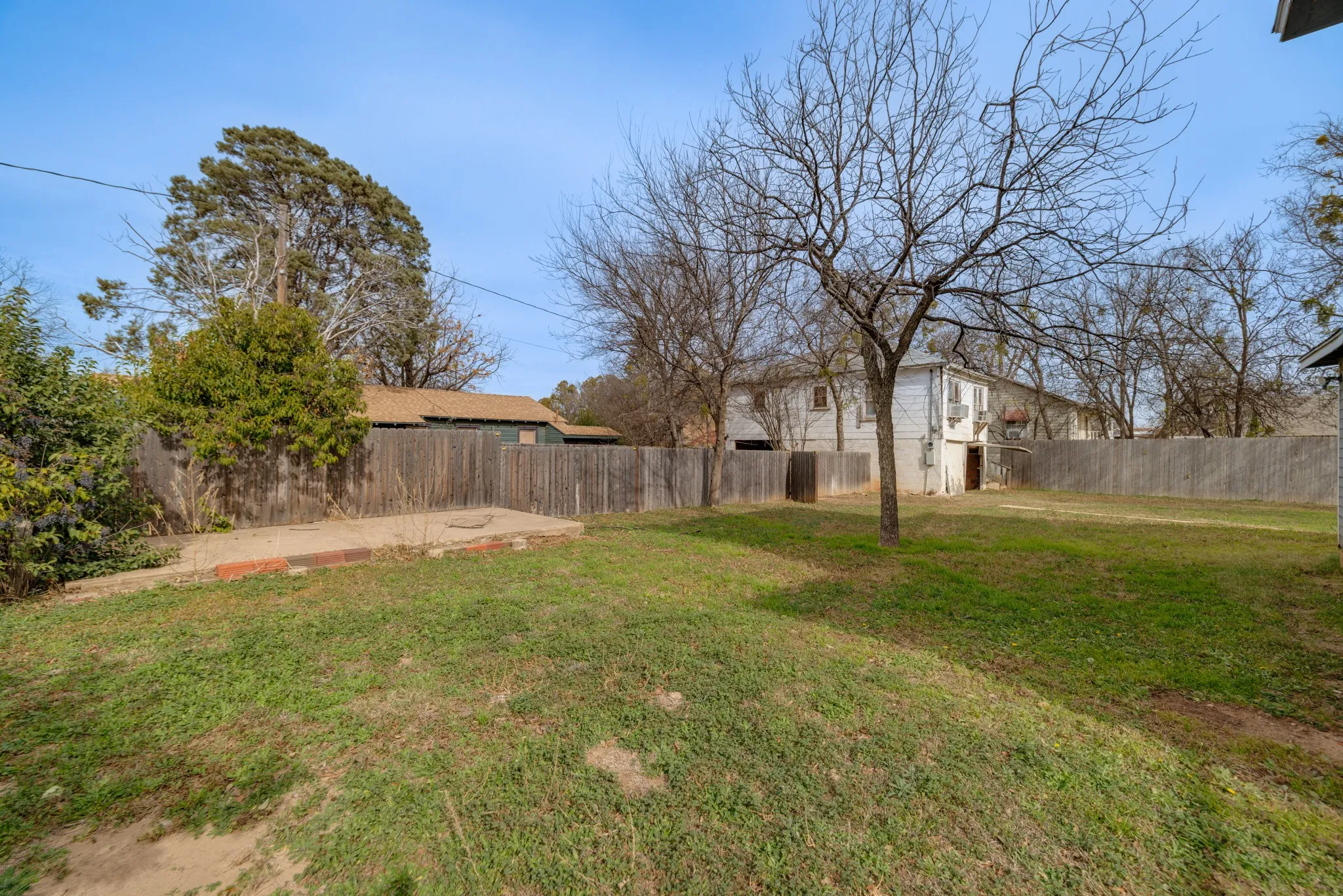 Single Family Residence For Sale in Coleman County , 720 W Pecan Street, Coleman, Texas 76834, 4 Bedroom, 2 Bathroom, Garage spaces, 2,736 Sqft, built in 1940, Preowned, mls#21161552, Real Estate Agent in Coleman, Homes For Sale in Coleman county, Homes For Sale in Coleman, Realtor in Coleman Texas, Real Estate Brokerage Independent Realty Texas, Luminita Cordes Realtor