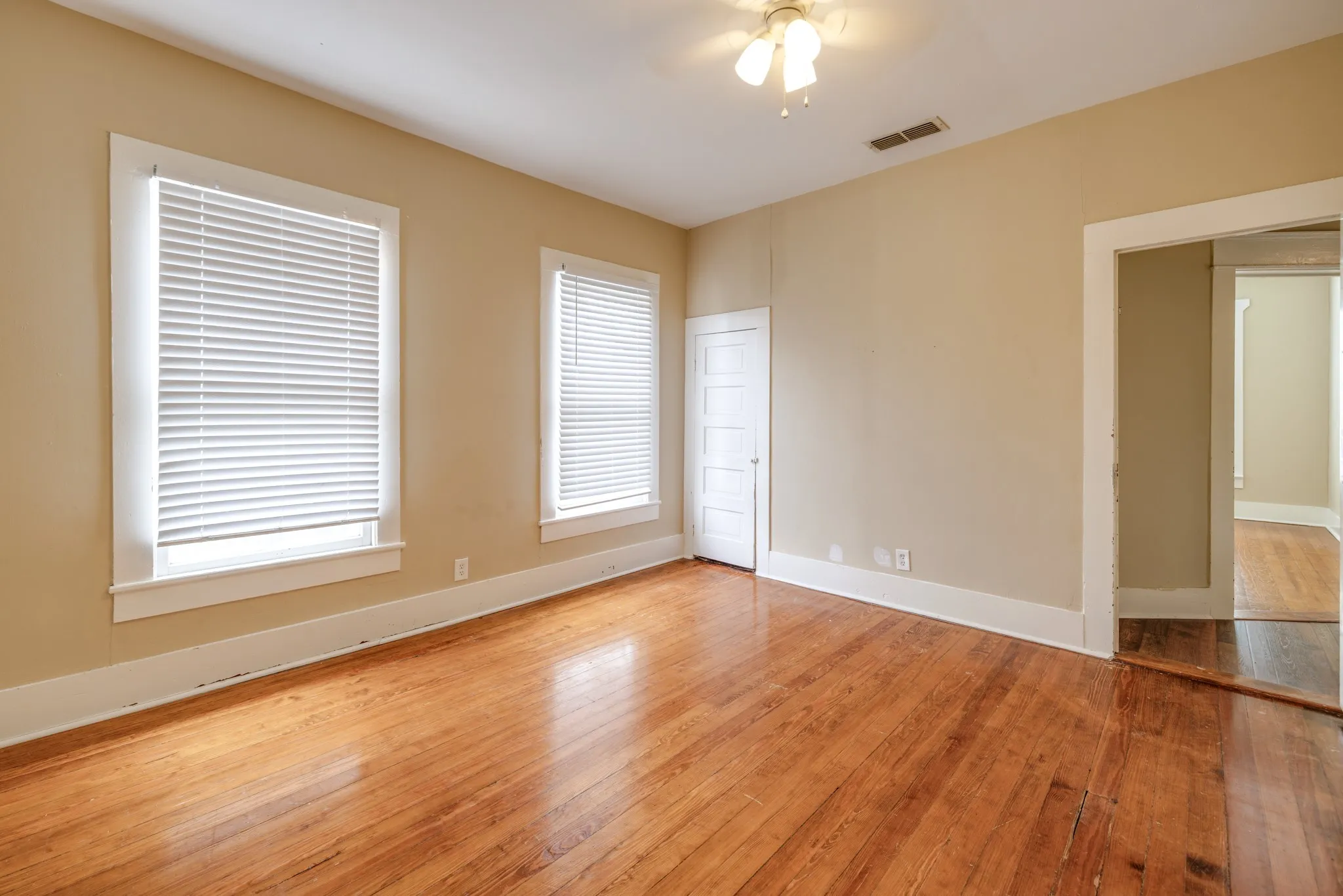 Single Family Residence For Sale in Coleman County , 720 W Pecan Street, Coleman, Texas 76834, 4 Bedroom, 2 Bathroom, Garage spaces, 2,736 Sqft, built in 1940, Preowned, mls#21161552, Real Estate Agent in Coleman, Homes For Sale in Coleman county, Homes For Sale in Coleman, Realtor in Coleman Texas, Real Estate Brokerage Independent Realty Texas, Luminita Cordes Realtor