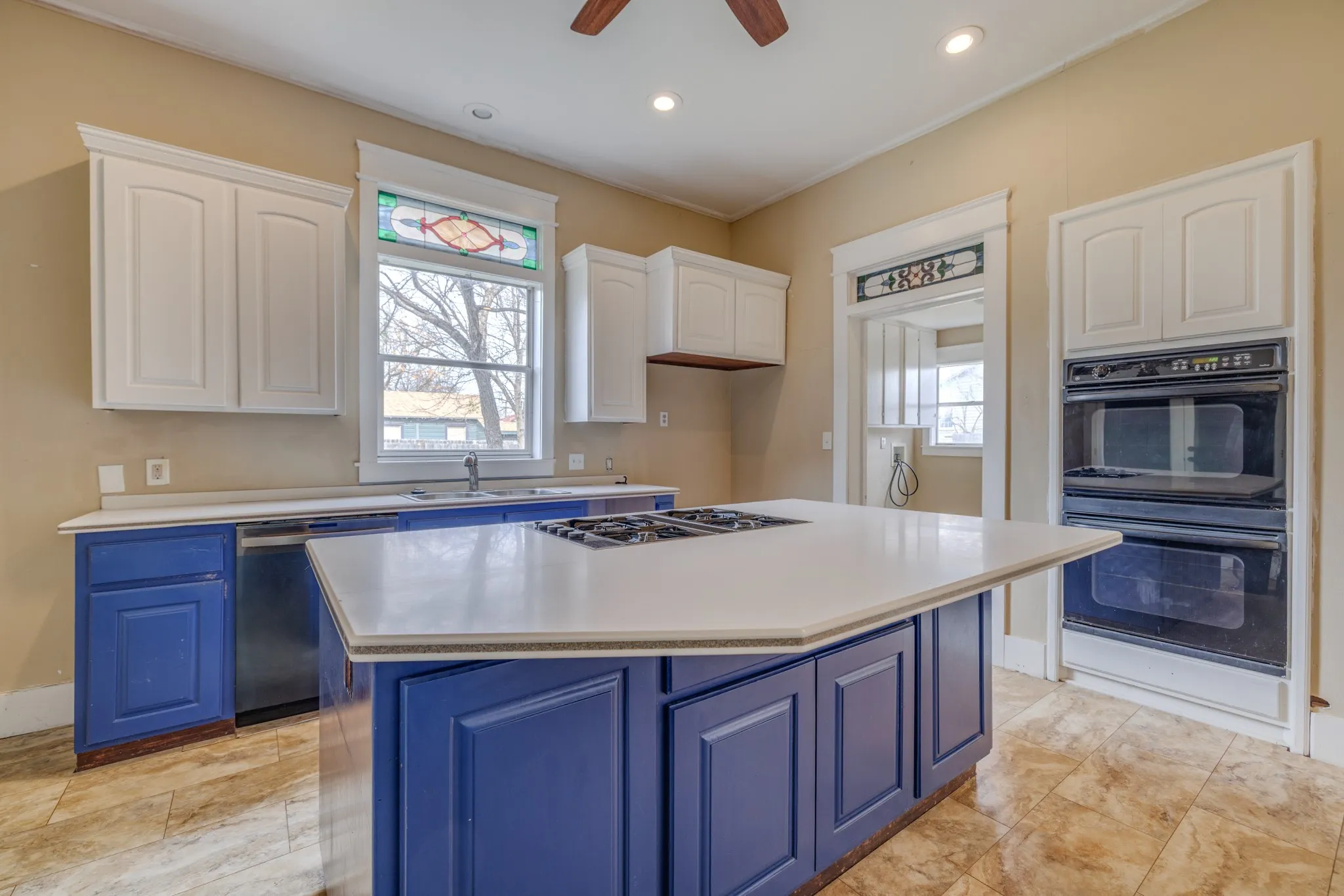 Single Family Residence For Sale in Coleman County , 720 W Pecan Street, Coleman, Texas 76834, 4 Bedroom, 2 Bathroom, Garage spaces, 2,736 Sqft, built in 1940, Preowned, mls#21161552, Real Estate Agent in Coleman, Homes For Sale in Coleman county, Homes For Sale in Coleman, Realtor in Coleman Texas, Real Estate Brokerage Independent Realty Texas, Luminita Cordes Realtor
