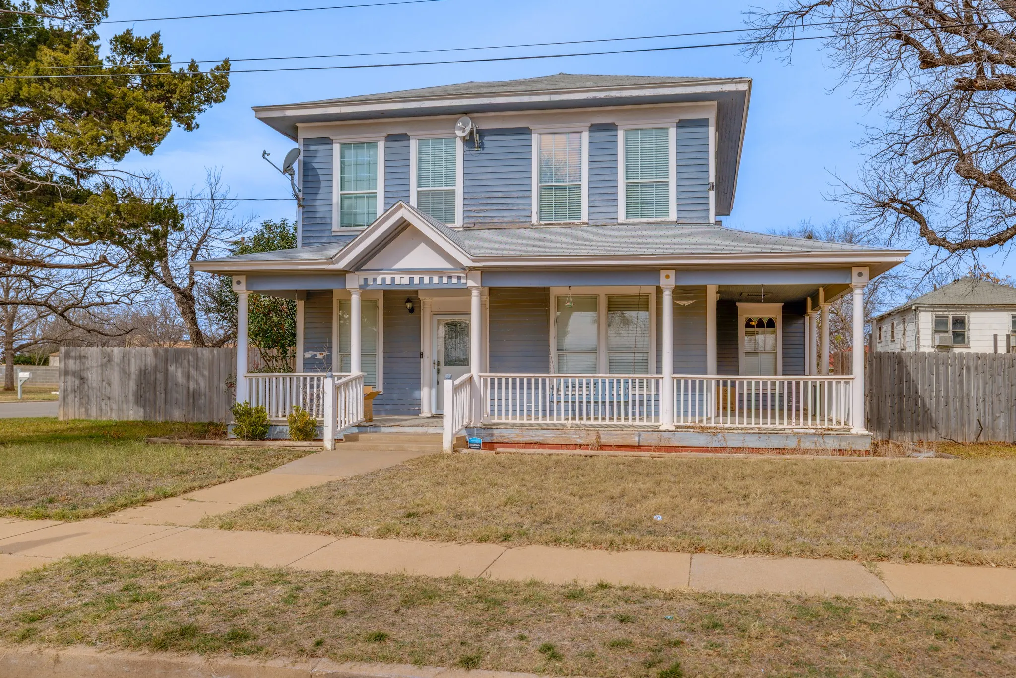 Single Family Residence For Sale in Coleman County , 720 W Pecan Street, Coleman, Texas 76834, 4 Bedroom, 2 Bathroom, Garage spaces, 2,736 Sqft, built in 1940, Preowned, mls#21161552, Real Estate Agent in Coleman, Homes For Sale in Coleman county, Homes For Sale in Coleman, Realtor in Coleman Texas, Real Estate Brokerage Independent Realty Texas, Luminita Cordes Realtor