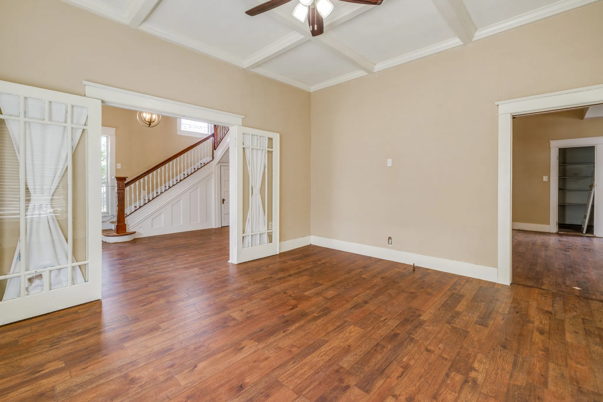 Single Family Residence For Sale in Coleman County , 720 W Pecan Street, Coleman, Texas 76834, 4 Bedroom, 2 Bathroom, Garage spaces, 2,736 Sqft, built in 1940, Preowned, mls#21161552, Real Estate Agent in Coleman, Homes For Sale in Coleman county, Homes For Sale in Coleman, Realtor in Coleman Texas, Real Estate Brokerage Independent Realty Texas, Luminita Cordes Realtor