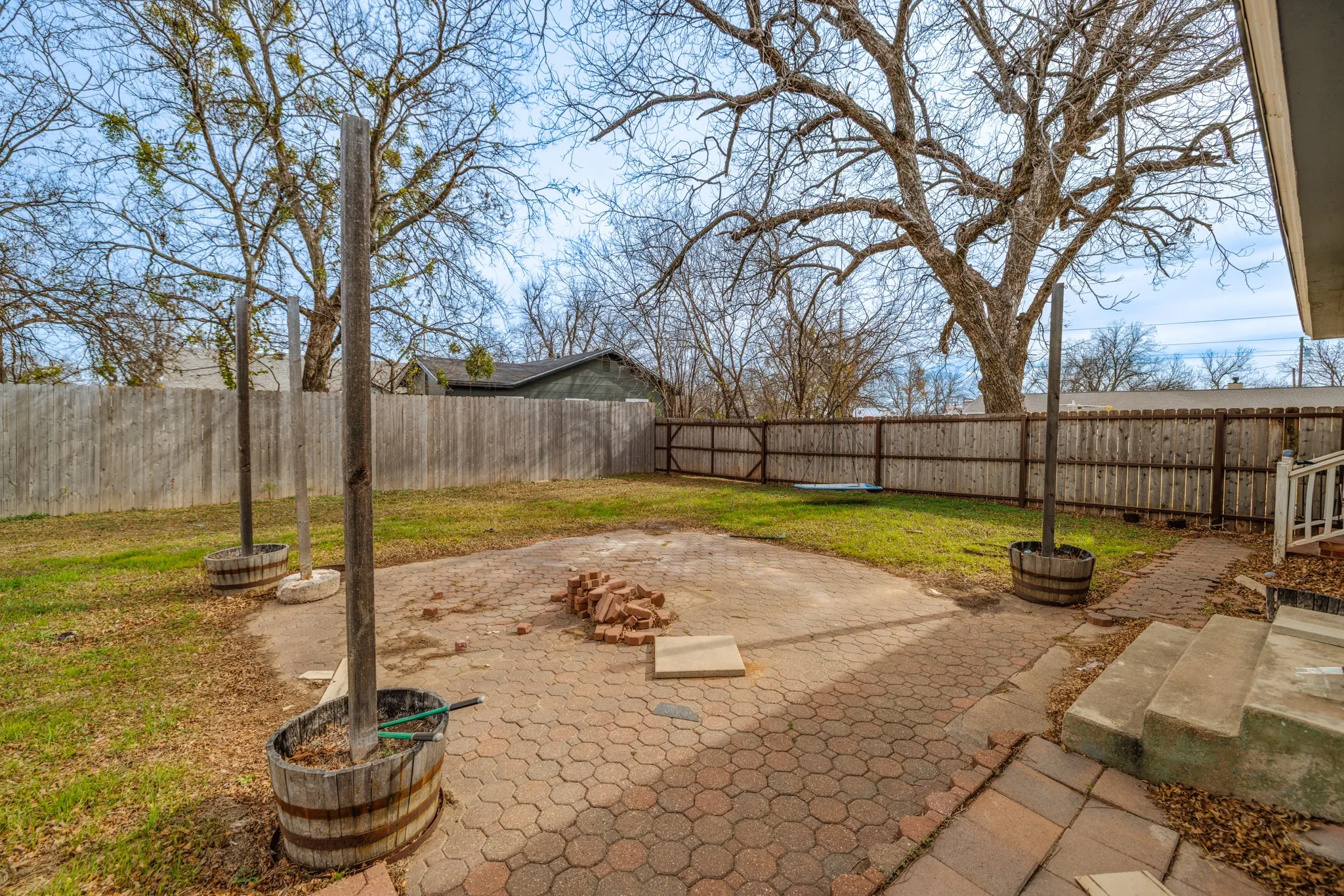 Single Family Residence For Sale in Coleman County , 720 W Pecan Street, Coleman, Texas 76834, 4 Bedroom, 2 Bathroom, Garage spaces, 2,736 Sqft, built in 1940, Preowned, mls#21161552, Real Estate Agent in Coleman, Homes For Sale in Coleman county, Homes For Sale in Coleman, Realtor in Coleman Texas, Real Estate Brokerage Independent Realty Texas, Luminita Cordes Realtor