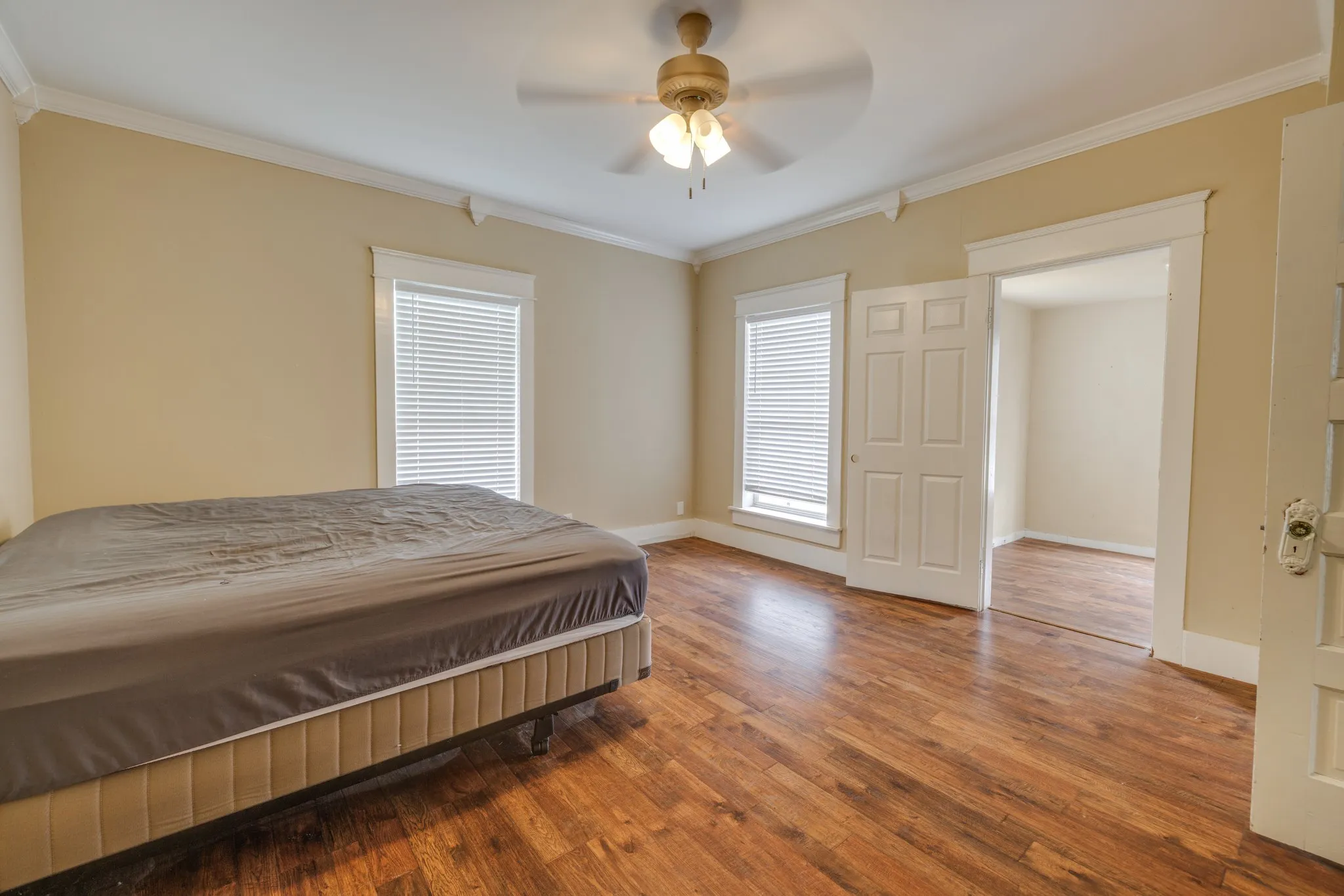 Single Family Residence For Sale in Coleman County , 720 W Pecan Street, Coleman, Texas 76834, 4 Bedroom, 2 Bathroom, Garage spaces, 2,736 Sqft, built in 1940, Preowned, mls#21161552, Real Estate Agent in Coleman, Homes For Sale in Coleman county, Homes For Sale in Coleman, Realtor in Coleman Texas, Real Estate Brokerage Independent Realty Texas, Luminita Cordes Realtor