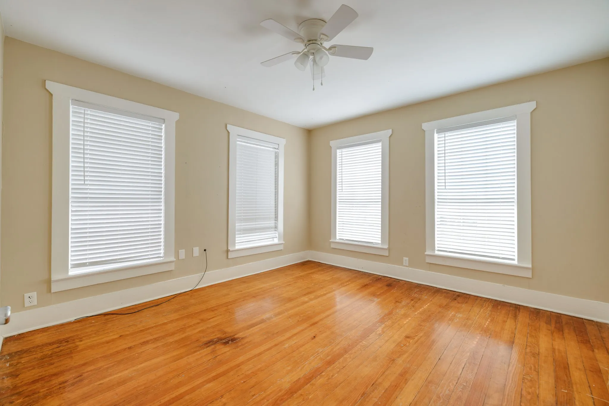 Single Family Residence For Sale in Coleman County , 720 W Pecan Street, Coleman, Texas 76834, 4 Bedroom, 2 Bathroom, Garage spaces, 2,736 Sqft, built in 1940, Preowned, mls#21161552, Real Estate Agent in Coleman, Homes For Sale in Coleman county, Homes For Sale in Coleman, Realtor in Coleman Texas, Real Estate Brokerage Independent Realty Texas, Luminita Cordes Realtor
