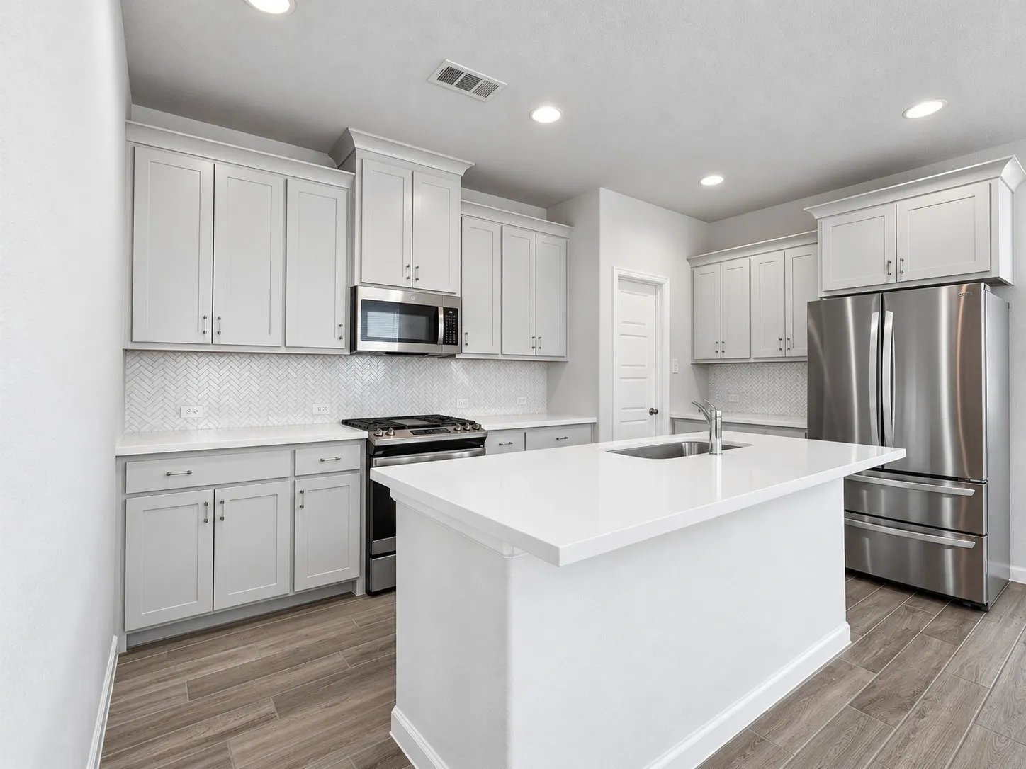 Single Family Residence For Sale in Kaufman County , 2315 Kirkstall Way, Forney, Texas 75126, 3 Bedroom, 3 Bathroom, 2 Garage spaces, 2,327 Sqft, built in 2022, Preowned, mls#21163046, Real Estate Agent in Forney, Homes For Sale in Kaufman county, Homes For Sale in Forney, Realtor in Forney Texas, Real Estate Brokerage Independent Realty Texas, Luminita Cordes Realtor