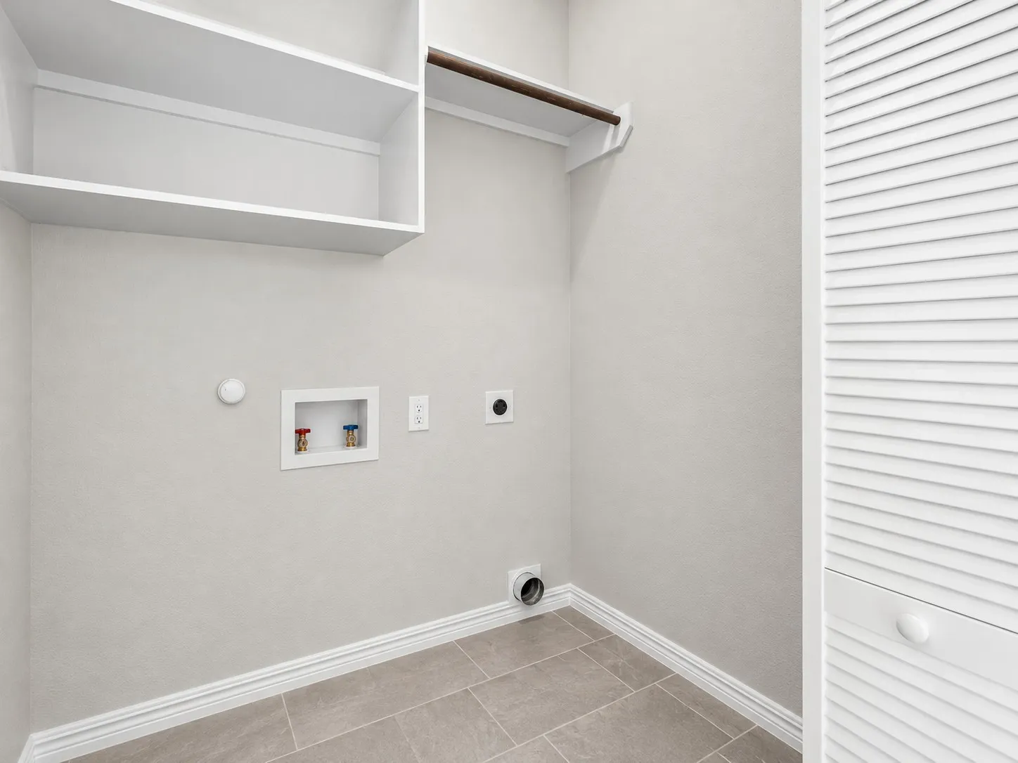 Single Family Residence For Sale in Kaufman County , 2315 Kirkstall Way, Forney, Texas 75126, 3 Bedroom, 3 Bathroom, 2 Garage spaces, 2,327 Sqft, built in 2022, Preowned, mls#21163046, Real Estate Agent in Forney, Homes For Sale in Kaufman county, Homes For Sale in Forney, Realtor in Forney Texas, Real Estate Brokerage Independent Realty Texas, Luminita Cordes Realtor