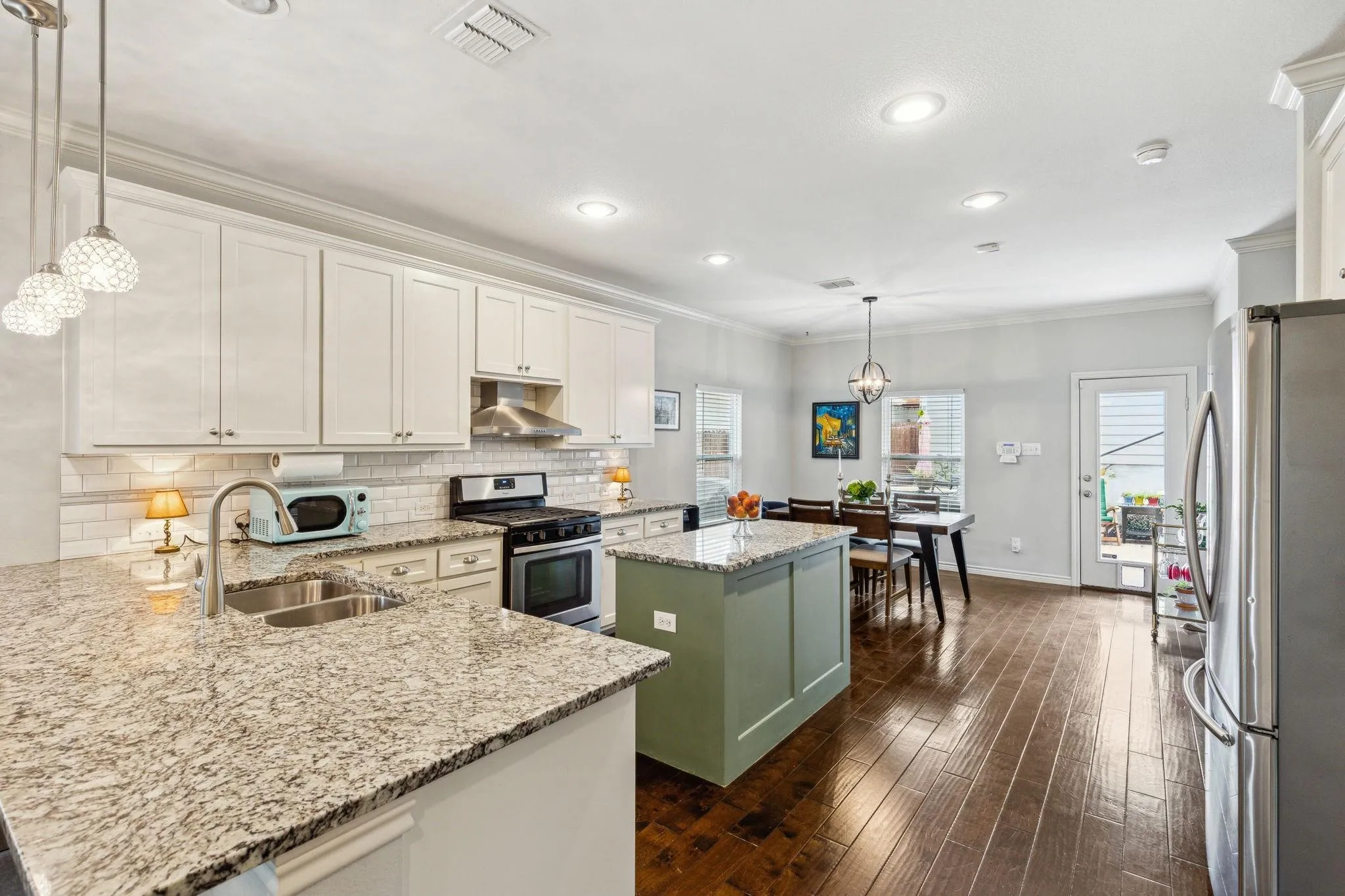 Townhouse For Sale in Tarrant County , 3705 Byers Avenue, Fort Worth, Texas 76107, 3 Bedrooms, 3 Bathrooms, 2 Garage spaces, 1,922 Sqft, built in 2014, Price $483,000, mls#21163498, Real Estate Agent in Fort Worth, Homes For Sale in Tarrant county, Homes For Sale in Fort Worth, Realtor in Fort Worth Texas, Real Estate Brokerage Independent Realty Texas, Luminita Cordes Realtor