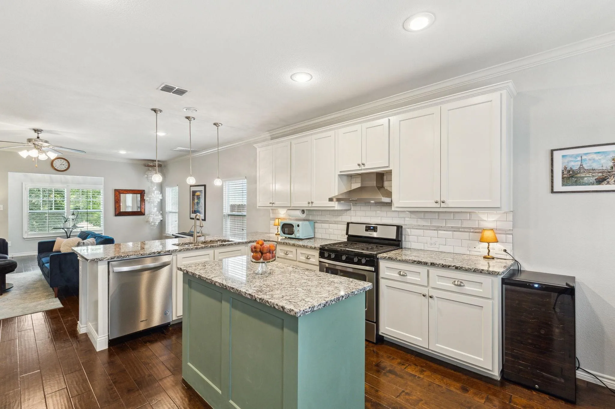 Townhouse For Sale in Tarrant County , 3705 Byers Avenue, Fort Worth, Texas 76107, 3 Bedrooms, 3 Bathrooms, 2 Garage spaces, 1,922 Sqft, built in 2014, Price $483,000, mls#21163498, Real Estate Agent in Fort Worth, Homes For Sale in Tarrant county, Homes For Sale in Fort Worth, Realtor in Fort Worth Texas, Real Estate Brokerage Independent Realty Texas, Luminita Cordes Realtor