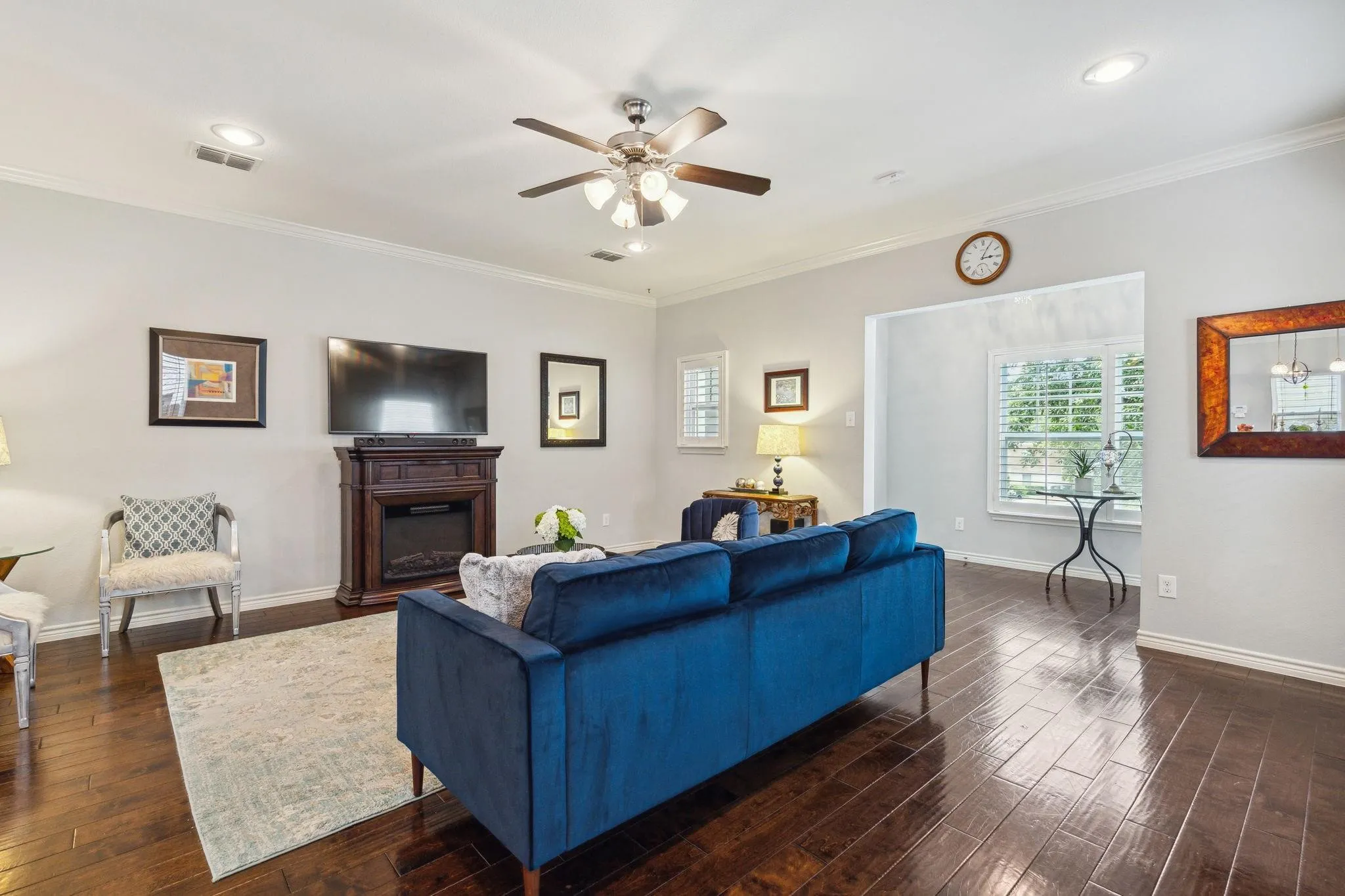 Townhouse For Sale in Tarrant County , 3705 Byers Avenue, Fort Worth, Texas 76107, 3 Bedrooms, 3 Bathrooms, 2 Garage spaces, 1,922 Sqft, built in 2014, Price $483,000, mls#21163498, Real Estate Agent in Fort Worth, Homes For Sale in Tarrant county, Homes For Sale in Fort Worth, Realtor in Fort Worth Texas, Real Estate Brokerage Independent Realty Texas, Luminita Cordes Realtor
