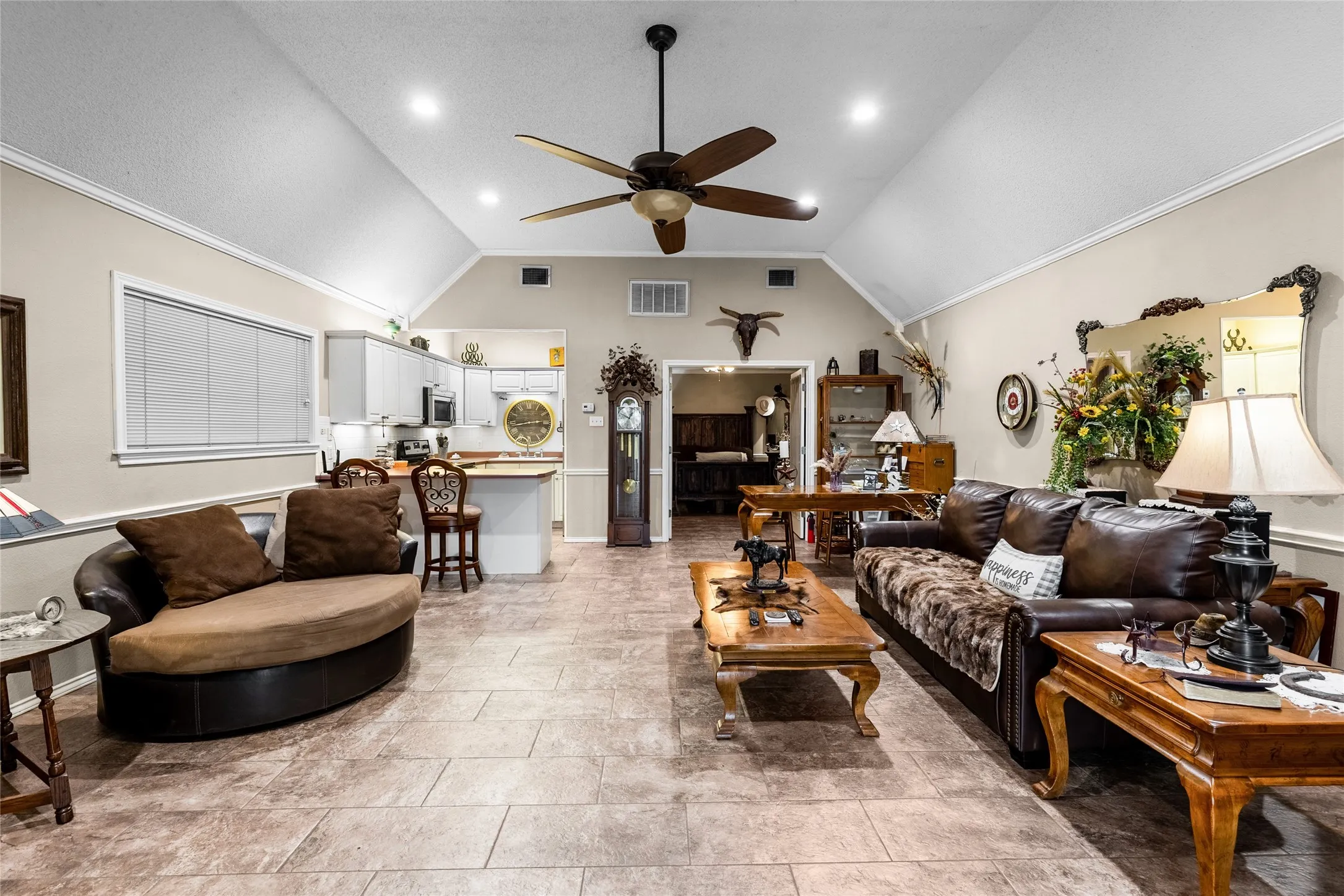 Farm For Sale in Franklin (TX) County , 1127 County Road Sw 3230, Winnsboro, Texas 75494, 3 Bedroom, 4 Bathroom, 2 Garage spaces, 2,857 Sqft, built in 1993, Preowned, mls#21156075, Real Estate Agent in Winnsboro, Homes For Sale in Franklin (TX) county, Homes For Sale in Winnsboro, Realtor in Winnsboro Texas, Real Estate Brokerage Independent Realty Texas, Luminita Cordes Realtor