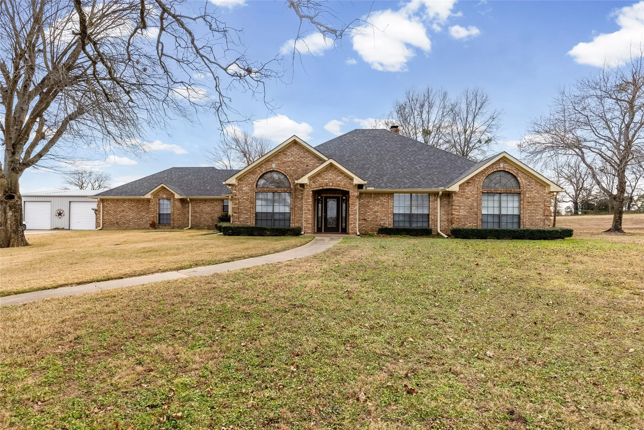 Farm For Sale in Franklin (TX) County , 1127 County Road Sw 3230, Winnsboro, Texas 75494, 3 Bedroom, 4 Bathroom, 2 Garage spaces, 2,857 Sqft, built in 1993, Preowned, mls#21156075, Real Estate Agent in Winnsboro, Homes For Sale in Franklin (TX) county, Homes For Sale in Winnsboro, Realtor in Winnsboro Texas, Real Estate Brokerage Independent Realty Texas, Luminita Cordes Realtor