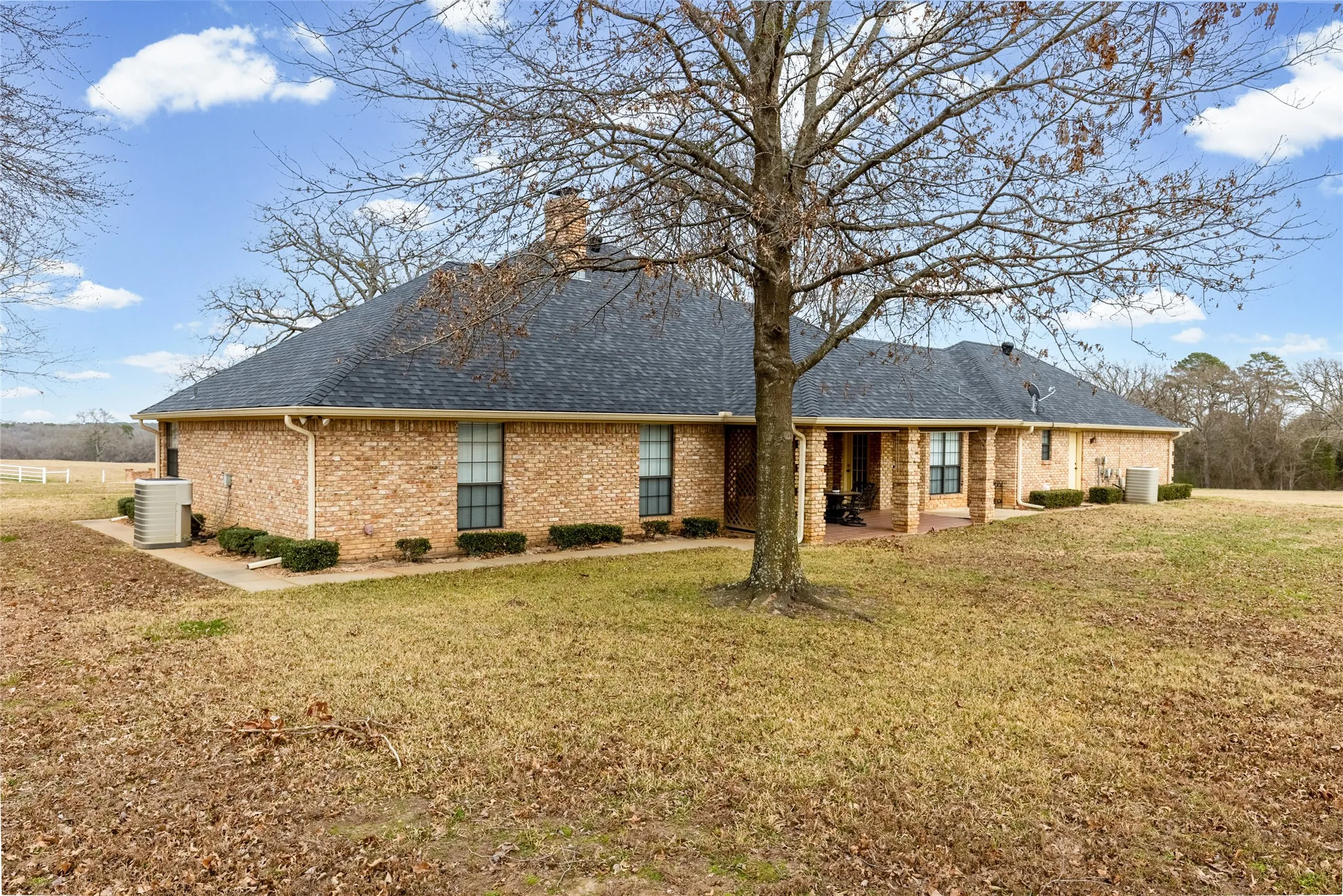 Farm For Sale in Franklin (TX) County , 1127 County Road Sw 3230, Winnsboro, Texas 75494, 3 Bedroom, 4 Bathroom, 2 Garage spaces, 2,857 Sqft, built in 1993, Preowned, mls#21156075, Real Estate Agent in Winnsboro, Homes For Sale in Franklin (TX) county, Homes For Sale in Winnsboro, Realtor in Winnsboro Texas, Real Estate Brokerage Independent Realty Texas, Luminita Cordes Realtor