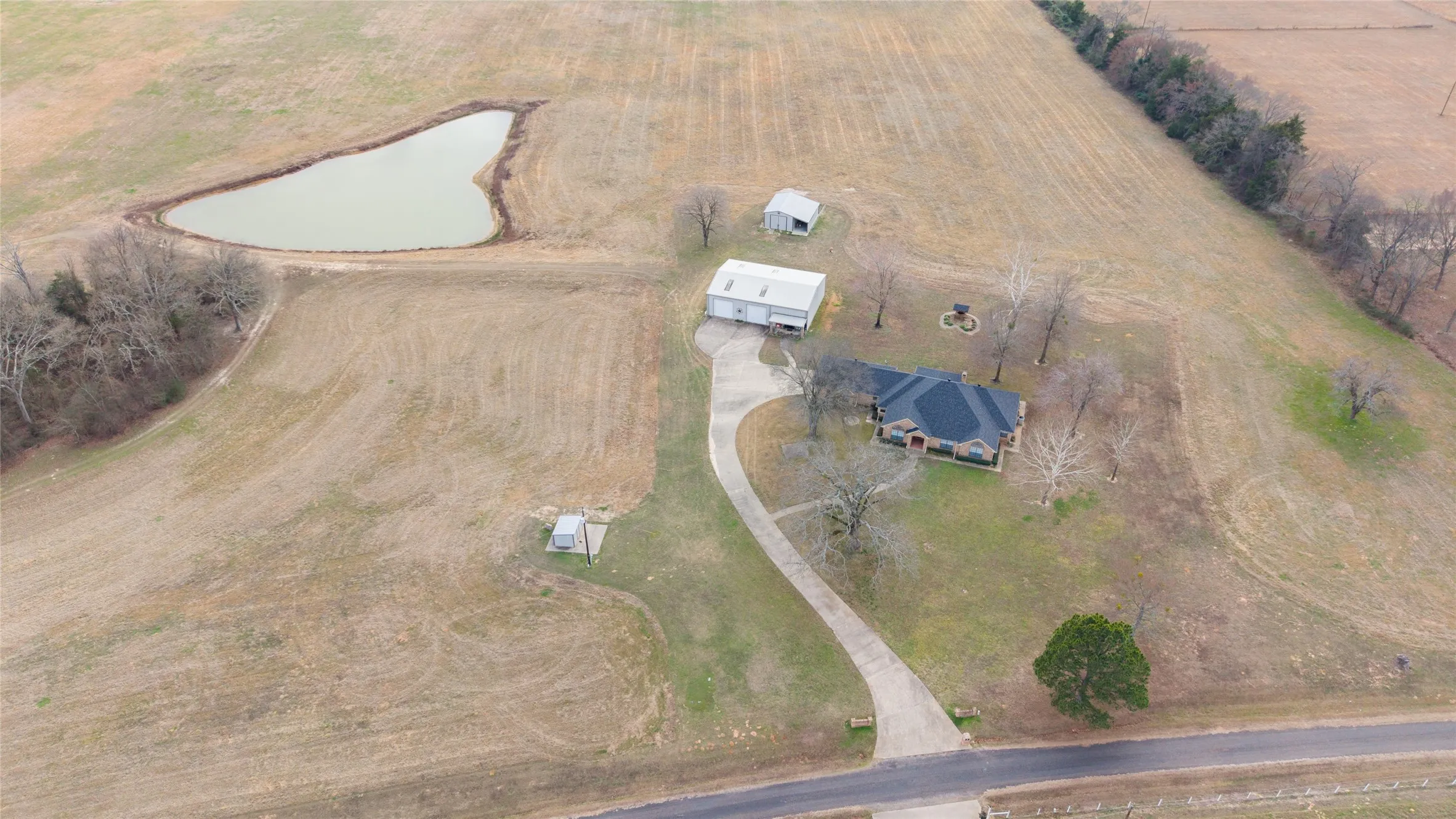Farm For Sale in Franklin (TX) County , 1127 County Road Sw 3230, Winnsboro, Texas 75494, 3 Bedroom, 4 Bathroom, 2 Garage spaces, 2,857 Sqft, built in 1993, Preowned, mls#21156075, Real Estate Agent in Winnsboro, Homes For Sale in Franklin (TX) county, Homes For Sale in Winnsboro, Realtor in Winnsboro Texas, Real Estate Brokerage Independent Realty Texas, Luminita Cordes Realtor