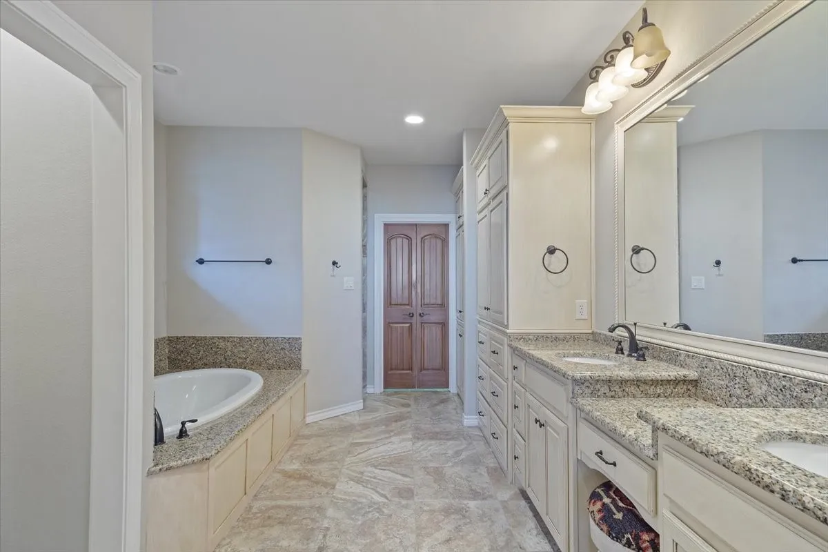 Single Family Residence For Sale in Navarro County , 603 El Barco, Corsicana, Texas 75109, 4 Bedroom, 4 Bathroom, 3 Garage spaces, 3,356 Sqft, built in 2014, mls#21158253, Real Estate Agent in Corsicana, Homes For Sale in Navarro county, Homes For Sale in Corsicana, Realtor in Corsicana Texas, Real Estate Brokerage Independent Realty Texas, Luminita Cordes Realtor