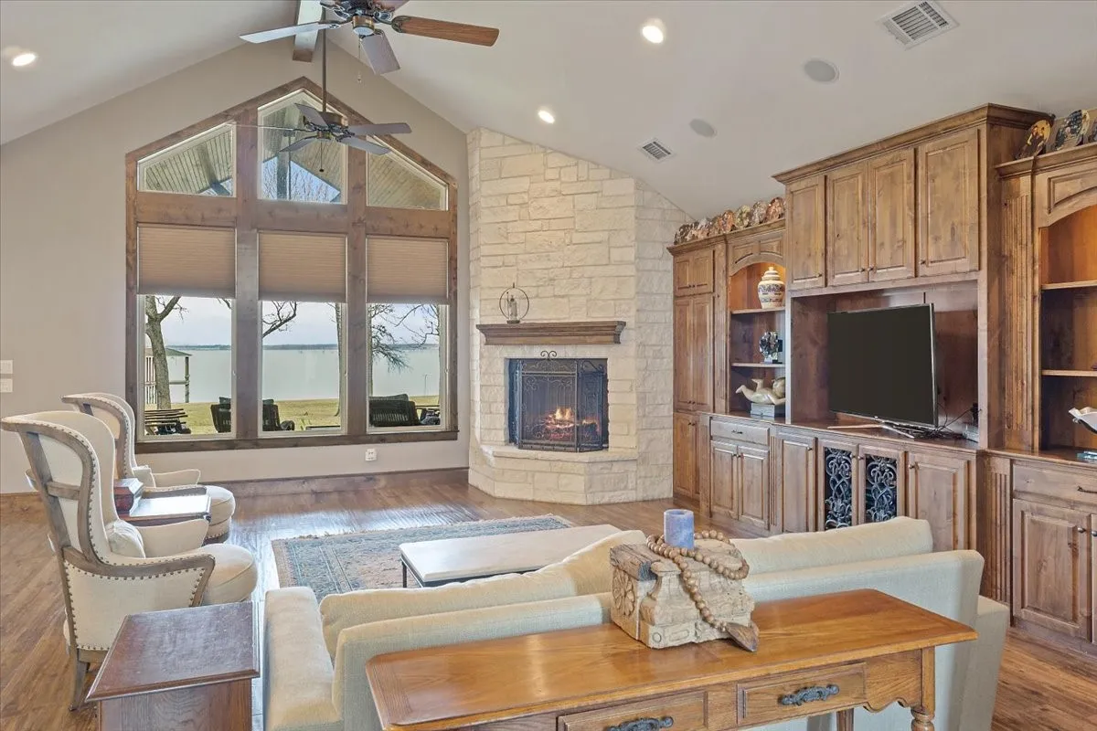 Single Family Residence For Sale in Navarro County , 603 El Barco, Corsicana, Texas 75109, 4 Bedroom, 4 Bathroom, 3 Garage spaces, 3,356 Sqft, built in 2014, mls#21158253, Real Estate Agent in Corsicana, Homes For Sale in Navarro county, Homes For Sale in Corsicana, Realtor in Corsicana Texas, Real Estate Brokerage Independent Realty Texas, Luminita Cordes Realtor