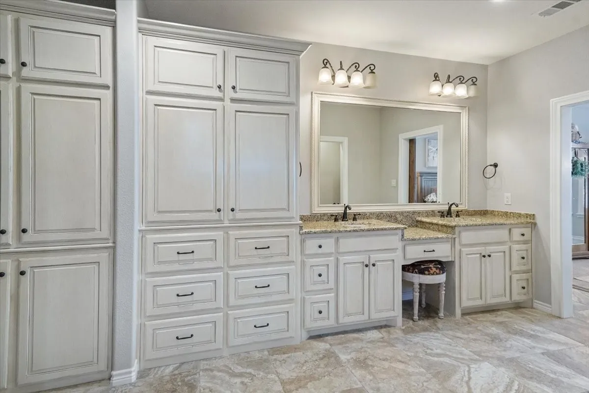 Single Family Residence For Sale in Navarro County , 603 El Barco, Corsicana, Texas 75109, 4 Bedroom, 4 Bathroom, 3 Garage spaces, 3,356 Sqft, built in 2014, mls#21158253, Real Estate Agent in Corsicana, Homes For Sale in Navarro county, Homes For Sale in Corsicana, Realtor in Corsicana Texas, Real Estate Brokerage Independent Realty Texas, Luminita Cordes Realtor