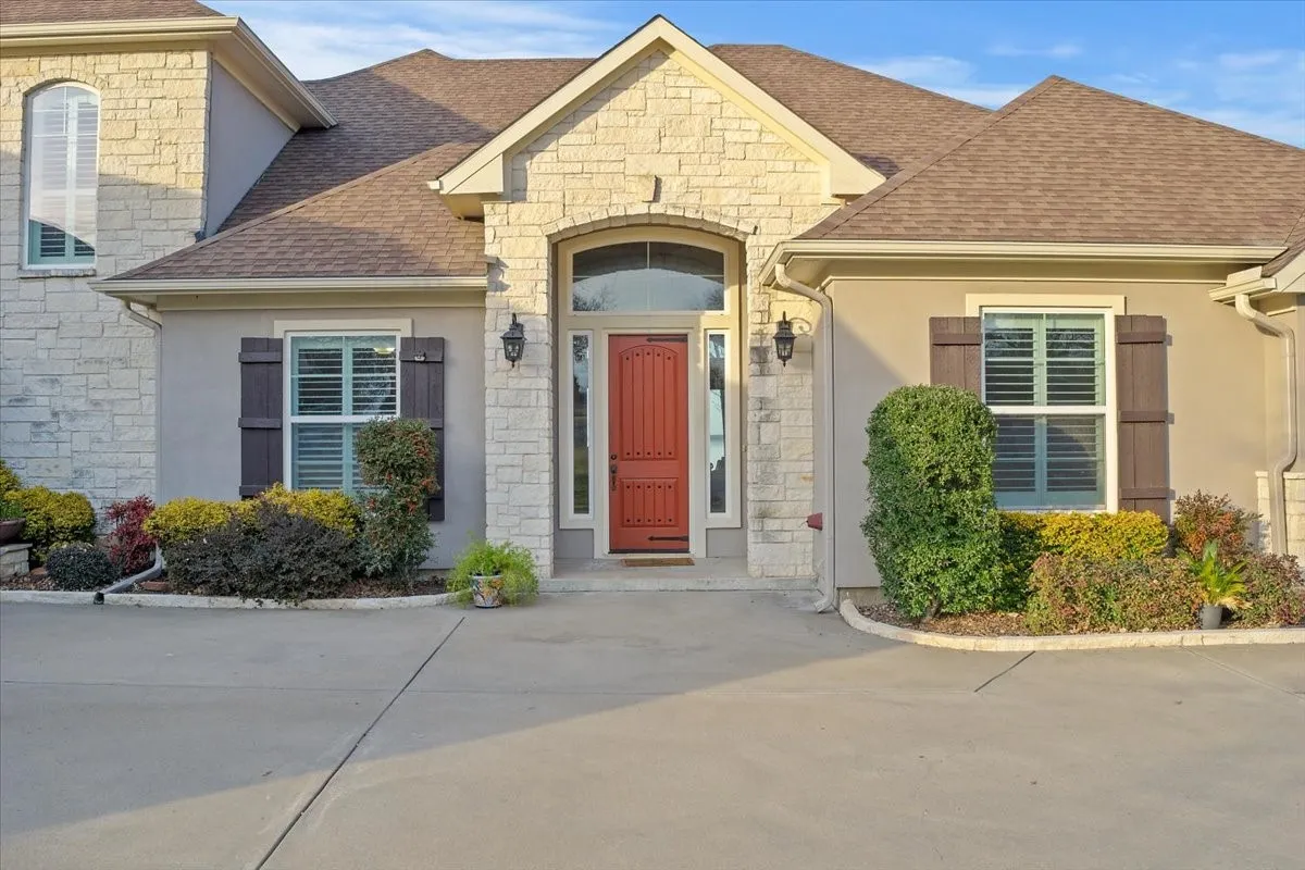 Single Family Residence For Sale in Navarro County , 603 El Barco, Corsicana, Texas 75109, 4 Bedroom, 4 Bathroom, 3 Garage spaces, 3,356 Sqft, built in 2014, mls#21158253, Real Estate Agent in Corsicana, Homes For Sale in Navarro county, Homes For Sale in Corsicana, Realtor in Corsicana Texas, Real Estate Brokerage Independent Realty Texas, Luminita Cordes Realtor