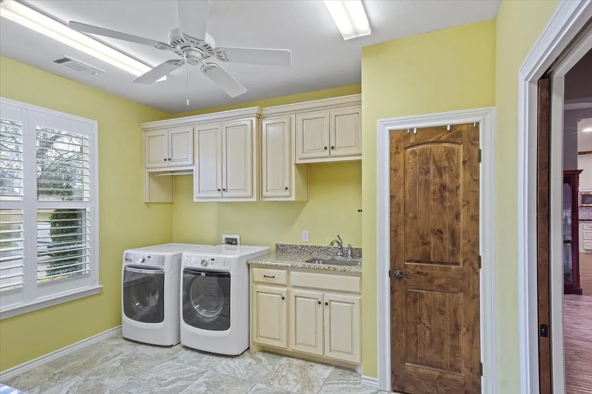 Single Family Residence For Sale in Navarro County , 603 El Barco, Corsicana, Texas 75109, 4 Bedroom, 4 Bathroom, 3 Garage spaces, 3,356 Sqft, built in 2014, mls#21158253, Real Estate Agent in Corsicana, Homes For Sale in Navarro county, Homes For Sale in Corsicana, Realtor in Corsicana Texas, Real Estate Brokerage Independent Realty Texas, Luminita Cordes Realtor