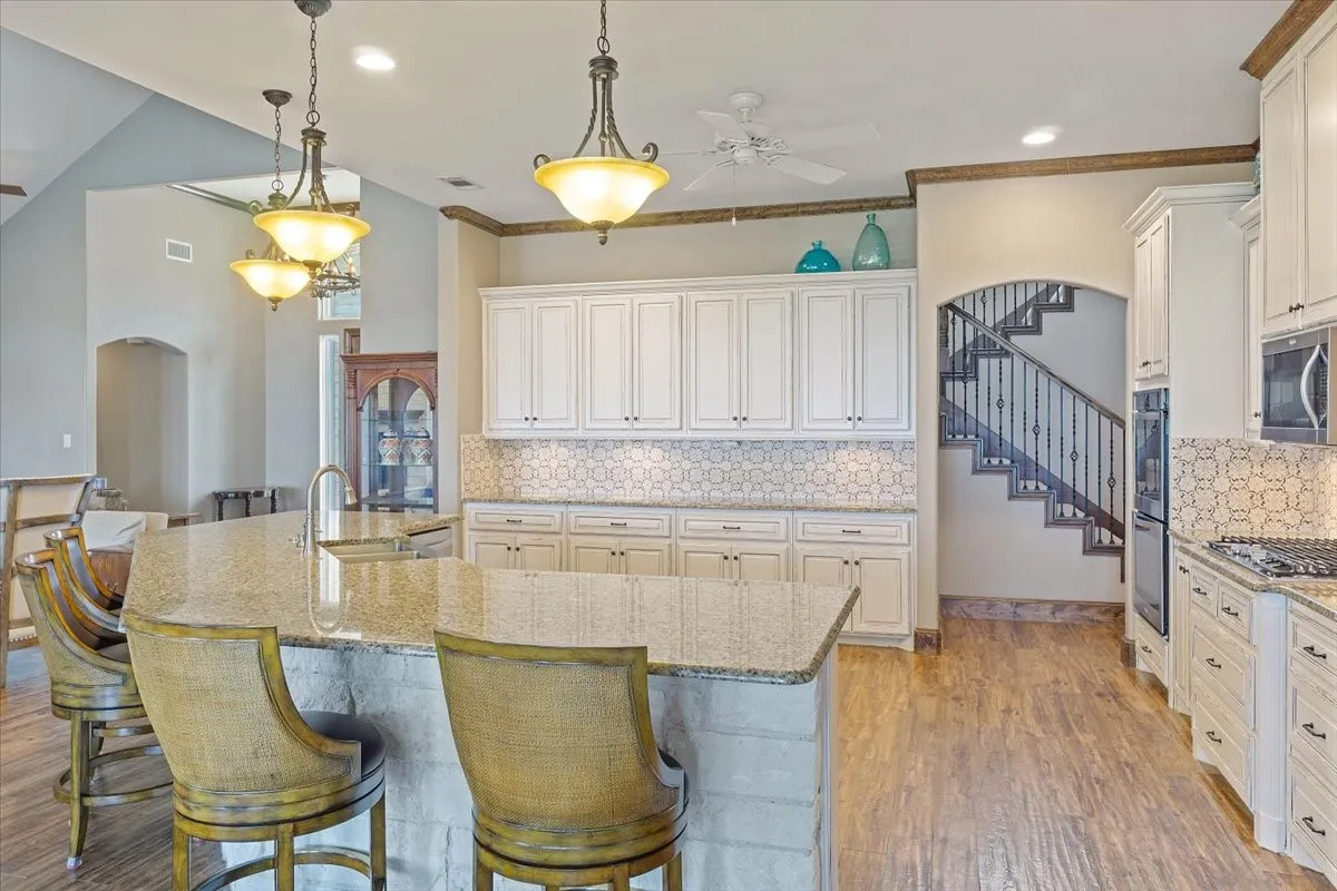 Single Family Residence For Sale in Navarro County , 603 El Barco, Corsicana, Texas 75109, 4 Bedroom, 4 Bathroom, 3 Garage spaces, 3,356 Sqft, built in 2014, mls#21158253, Real Estate Agent in Corsicana, Homes For Sale in Navarro county, Homes For Sale in Corsicana, Realtor in Corsicana Texas, Real Estate Brokerage Independent Realty Texas, Luminita Cordes Realtor