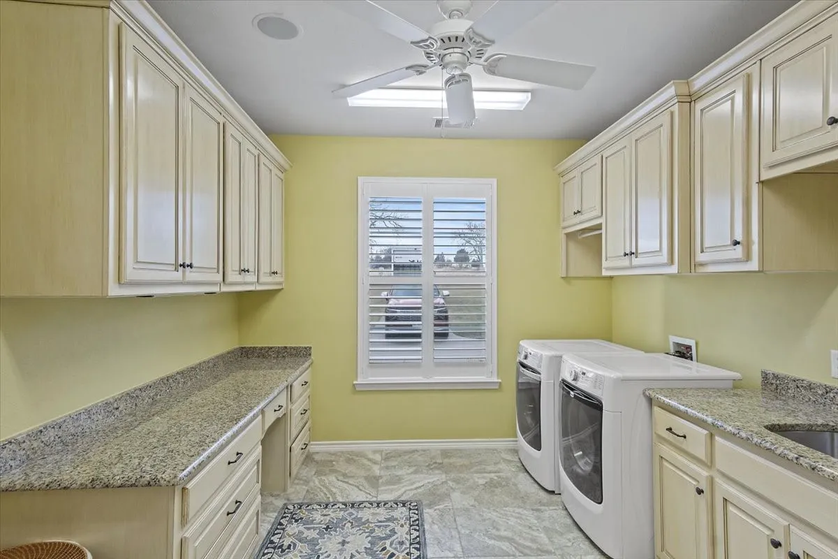 Single Family Residence For Sale in Navarro County , 603 El Barco, Corsicana, Texas 75109, 4 Bedroom, 4 Bathroom, 3 Garage spaces, 3,356 Sqft, built in 2014, mls#21158253, Real Estate Agent in Corsicana, Homes For Sale in Navarro county, Homes For Sale in Corsicana, Realtor in Corsicana Texas, Real Estate Brokerage Independent Realty Texas, Luminita Cordes Realtor