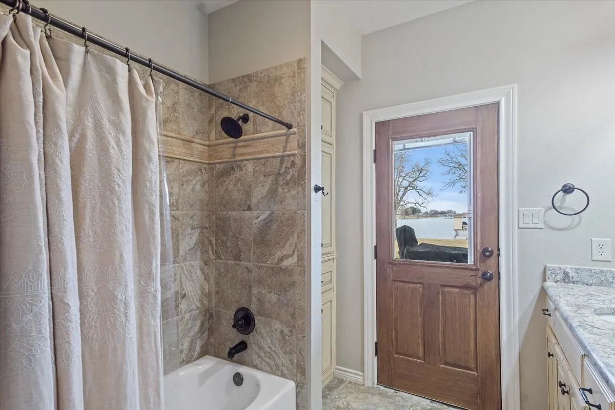Single Family Residence For Sale in Navarro County , 603 El Barco, Corsicana, Texas 75109, 4 Bedroom, 4 Bathroom, 3 Garage spaces, 3,356 Sqft, built in 2014, mls#21158253, Real Estate Agent in Corsicana, Homes For Sale in Navarro county, Homes For Sale in Corsicana, Realtor in Corsicana Texas, Real Estate Brokerage Independent Realty Texas, Luminita Cordes Realtor