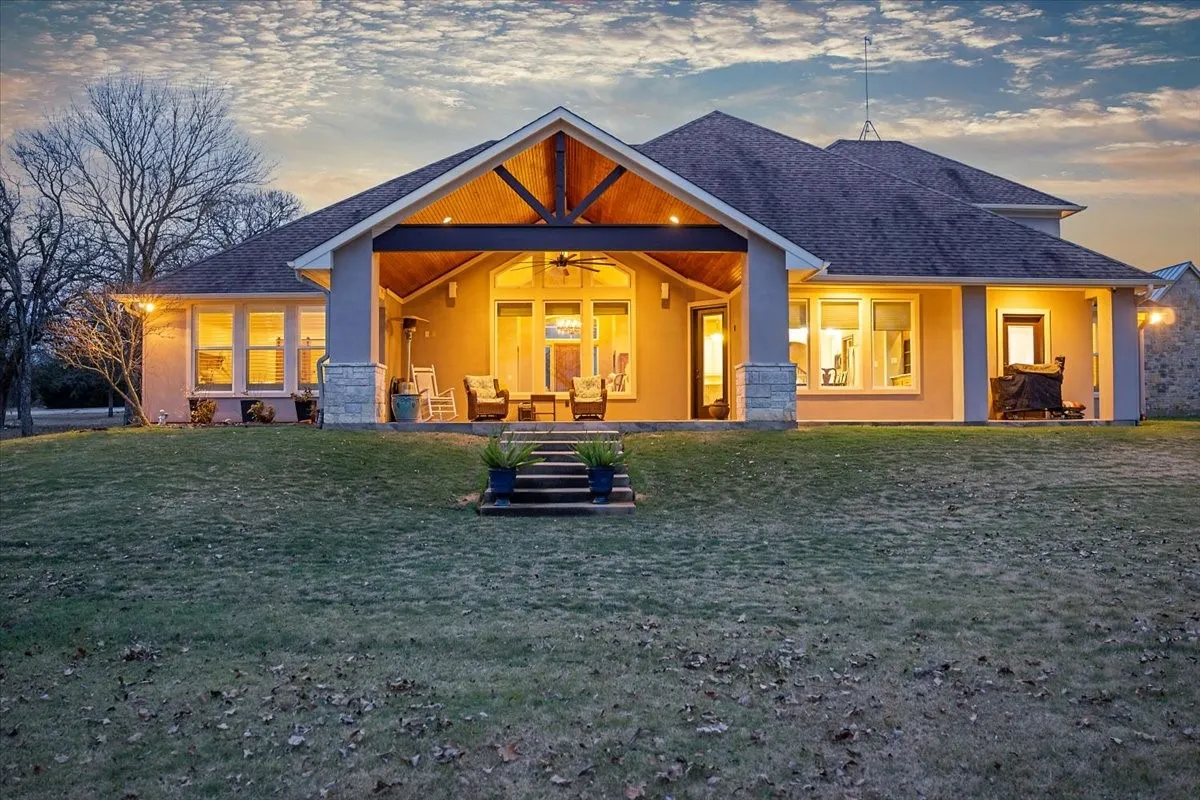 Single Family Residence For Sale in Navarro County , 603 El Barco, Corsicana, Texas 75109, 4 Bedroom, 4 Bathroom, 3 Garage spaces, 3,356 Sqft, built in 2014, mls#21158253, Real Estate Agent in Corsicana, Homes For Sale in Navarro county, Homes For Sale in Corsicana, Realtor in Corsicana Texas, Real Estate Brokerage Independent Realty Texas, Luminita Cordes Realtor