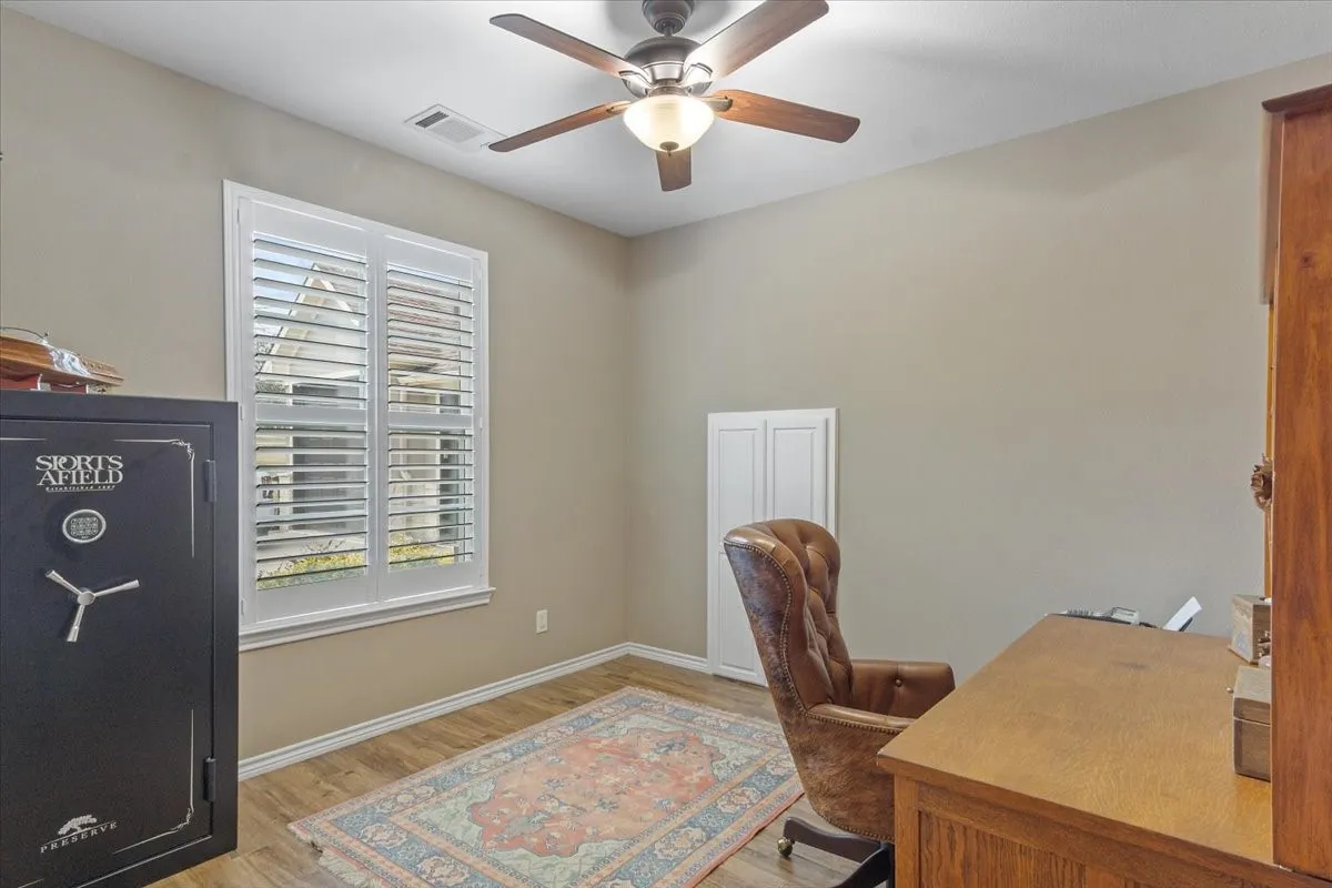 Single Family Residence For Sale in Navarro County , 603 El Barco, Corsicana, Texas 75109, 4 Bedroom, 4 Bathroom, 3 Garage spaces, 3,356 Sqft, built in 2014, mls#21158253, Real Estate Agent in Corsicana, Homes For Sale in Navarro county, Homes For Sale in Corsicana, Realtor in Corsicana Texas, Real Estate Brokerage Independent Realty Texas, Luminita Cordes Realtor