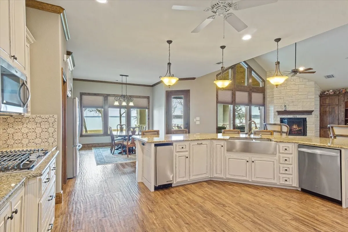 Single Family Residence For Sale in Navarro County , 603 El Barco, Corsicana, Texas 75109, 4 Bedroom, 4 Bathroom, 3 Garage spaces, 3,356 Sqft, built in 2014, mls#21158253, Real Estate Agent in Corsicana, Homes For Sale in Navarro county, Homes For Sale in Corsicana, Realtor in Corsicana Texas, Real Estate Brokerage Independent Realty Texas, Luminita Cordes Realtor