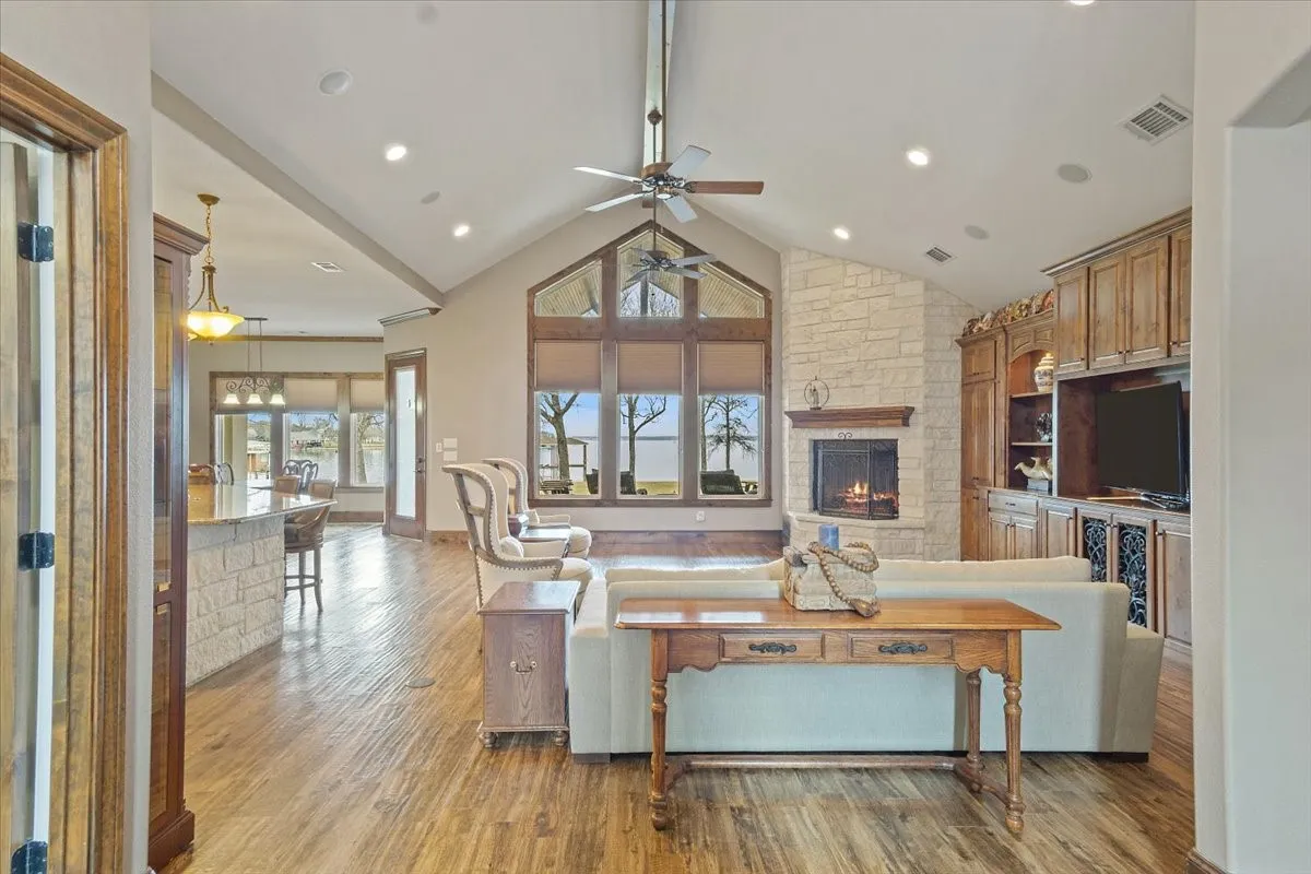 Single Family Residence For Sale in Navarro County , 603 El Barco, Corsicana, Texas 75109, 4 Bedroom, 4 Bathroom, 3 Garage spaces, 3,356 Sqft, built in 2014, mls#21158253, Real Estate Agent in Corsicana, Homes For Sale in Navarro county, Homes For Sale in Corsicana, Realtor in Corsicana Texas, Real Estate Brokerage Independent Realty Texas, Luminita Cordes Realtor