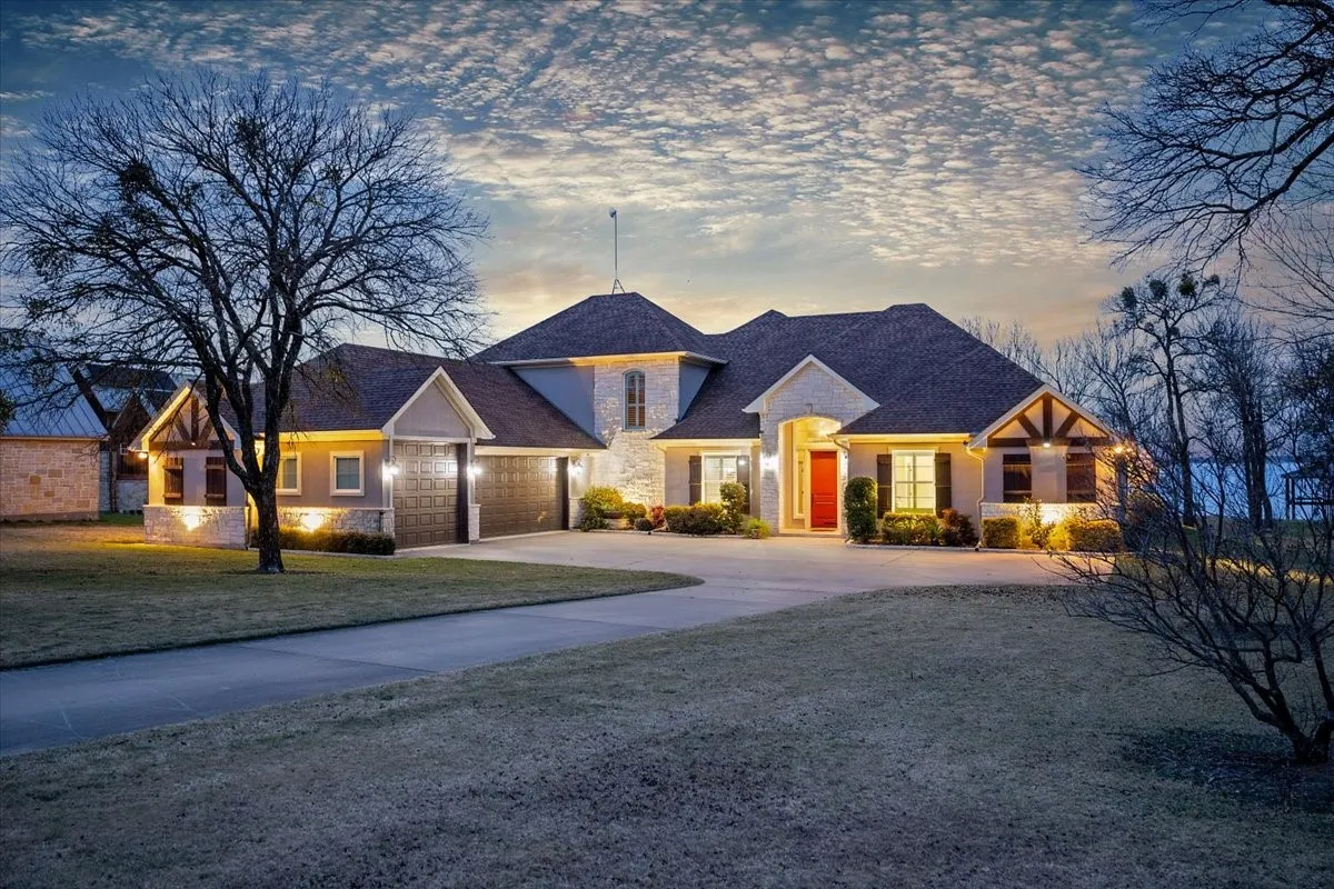 Single Family Residence For Sale in Navarro County , 603 El Barco, Corsicana, Texas 75109, 4 Bedroom, 4 Bathroom, 3 Garage spaces, 3,356 Sqft, built in 2014, mls#21158253, Real Estate Agent in Corsicana, Homes For Sale in Navarro county, Homes For Sale in Corsicana, Realtor in Corsicana Texas, Real Estate Brokerage Independent Realty Texas, Luminita Cordes Realtor